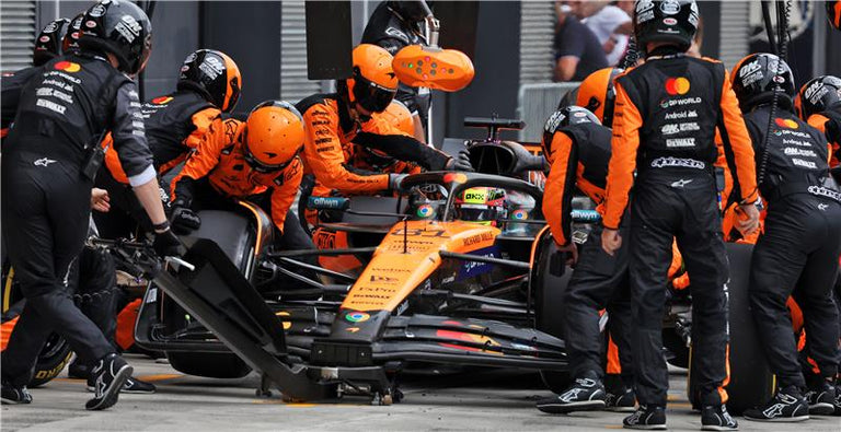 Image 406083076474 Full Lando Norris crew in the pit changing tires