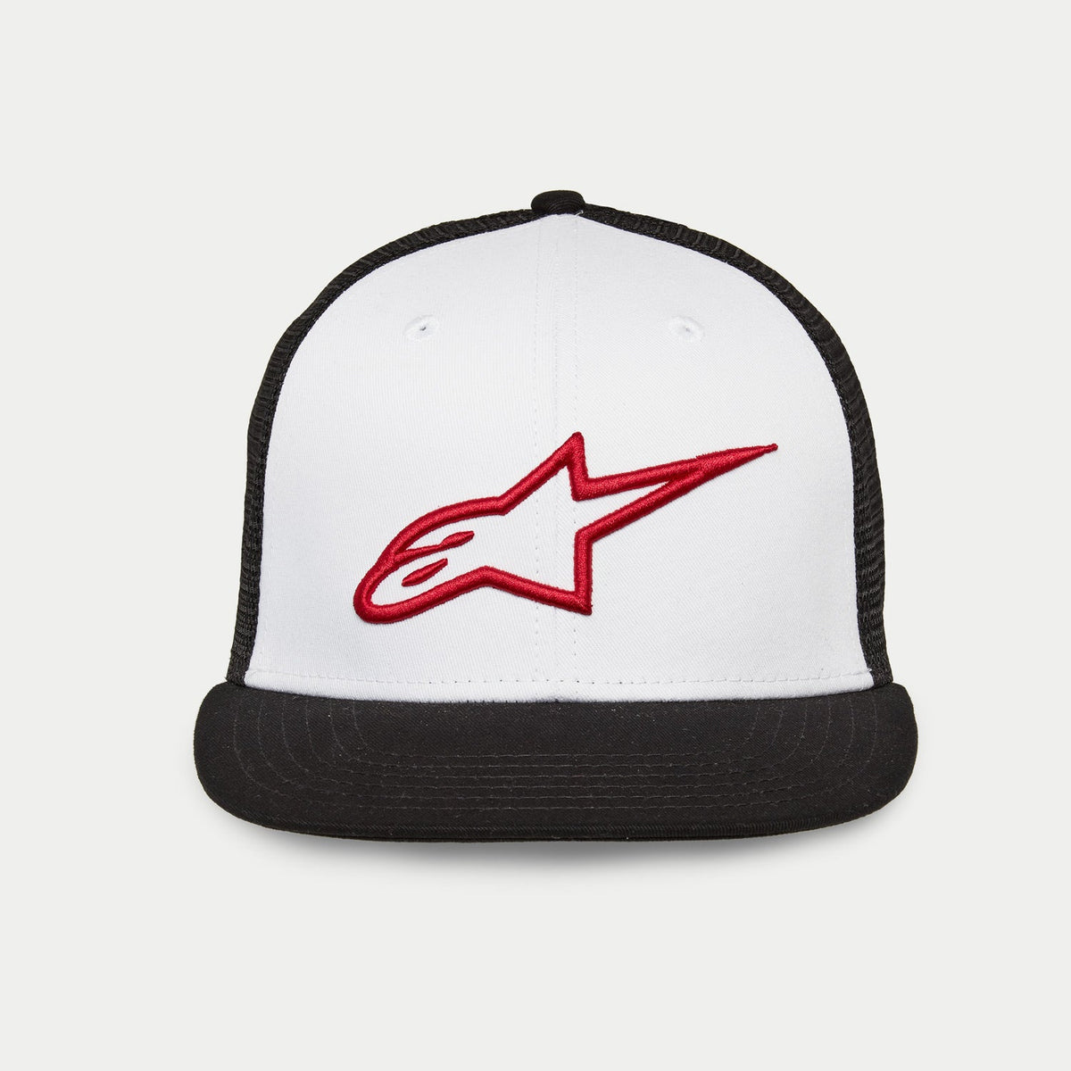 Alpinestars Corp Trucker-Mütze, Trucker-Cap mit flachem Schirm und strukturierter Krone, weißes Frontpanel mit schwarzer Mesh-Rückseite und schwarzem Schirm, rotes 3D-gesticktes Alpinestars-Logo, lässige Motorsport-Kopfbedeckung