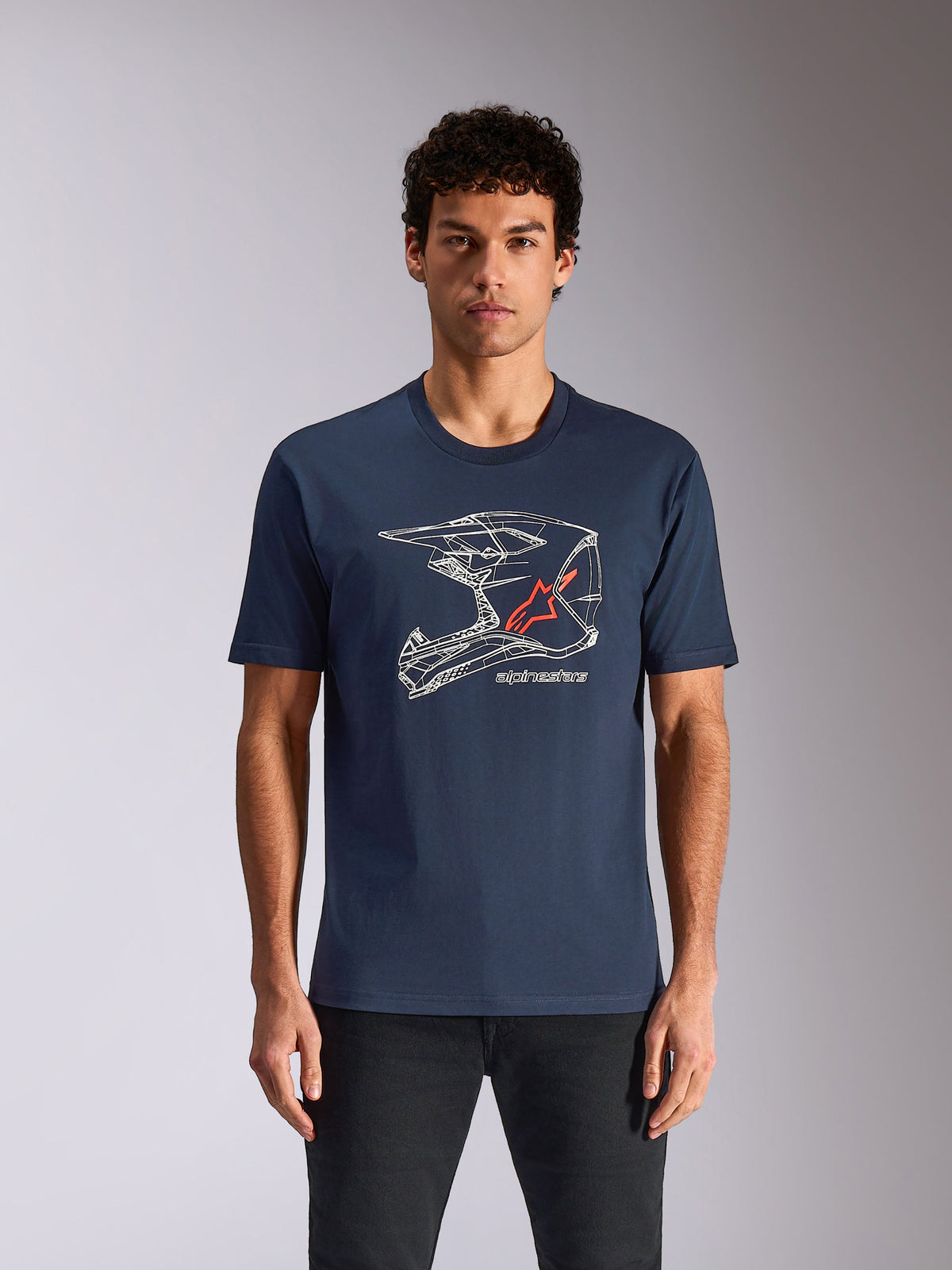 Alpinestars MX Helmet CSF Tee, kurzärmeliges T-Shirt, Navyblau, mit einer weißen Motocross-Helm-Grafik in Wireframe-Optik und rotem Stern-Logo, lässige Motorsport-Streetwear