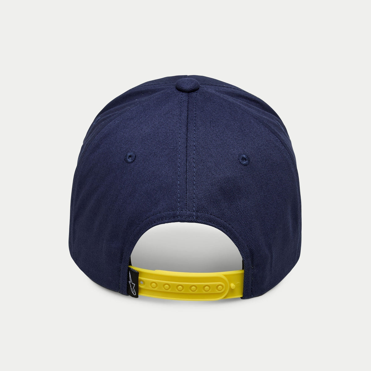 Alpinestars Par Cap, navyblaue Snapback-Kappe, Rückansicht mit leuchtend gelbem verstellbarem Verschluss und kleinem schwarzen Logo-Etikett, strukturierte Krone aus navyblauem Baumwoll-Twill, sportliche Kopfbedeckung