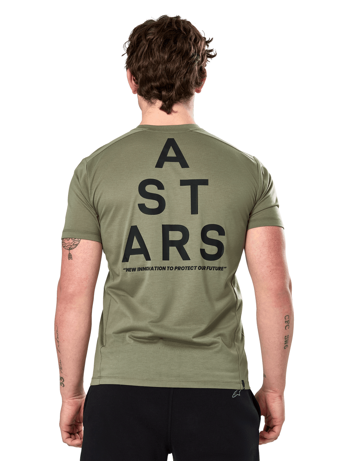 Alpinestars Attrition Performance Tee, kurzärmliges T-Shirt, Hellgrün, Rückansicht mit großer schwarzer, übereinander angeordneter „A STARS“-Grafik und „NEW INNOVATION TO PROTECT OUR FUTURE“-Schriftzug, nachhaltige Performance-Sportbekleidung