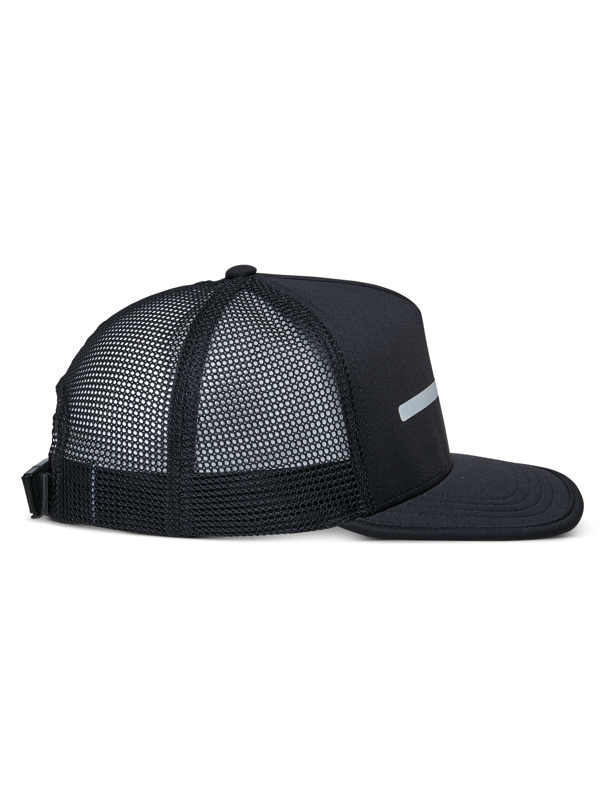 Alpinestars Alter Trucker Hat, Schwarz, Seitenansicht, strukturierte Krone und flacher Schirm, Rückseite aus recyceltem Polyester-Netzgewebe, verstellbarer Schnallenverschluss hinten, lässige Sportbekleidung