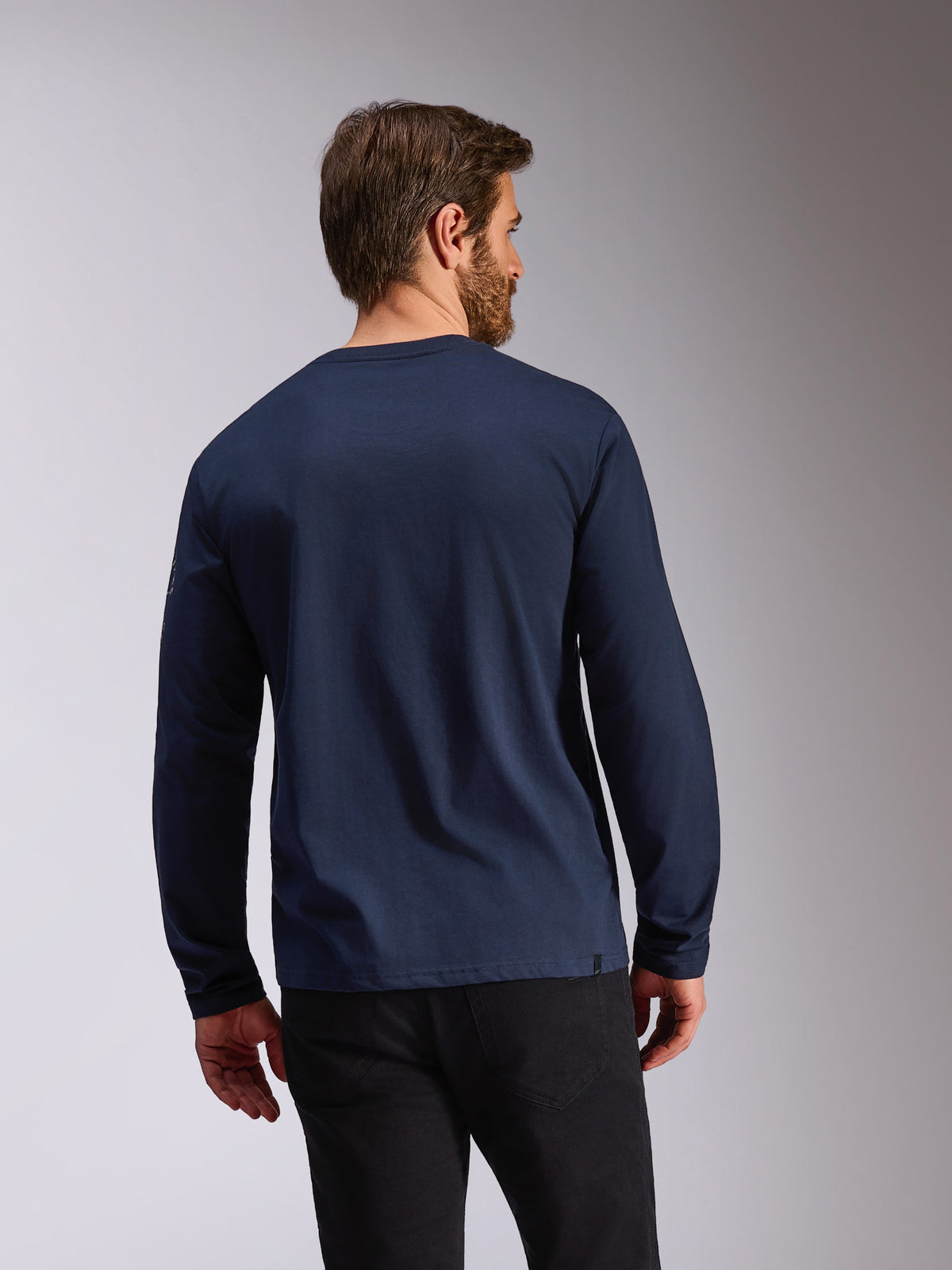 Alpinestars Mandatory CSF Langarmshirt, Dunkelblau, Rückansicht eines Mannes in einem lässigen Langarm-T-Shirt mit Rundhalsausschnitt, Logo am Ärmel, vom Motorsport inspirierte Sportbekleidung