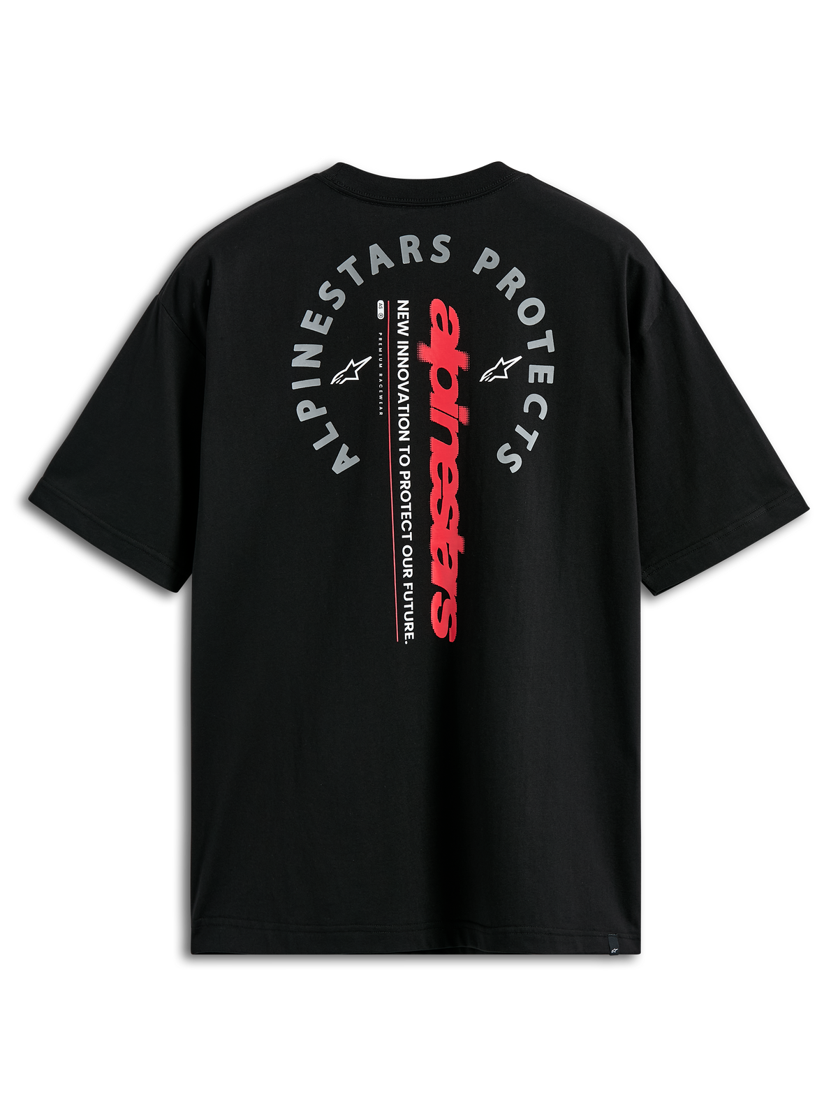 Alpinestars Overhang Oversized CSF Tee, kurzärmeliges T-Shirt, Schwarz, Rückansicht mit roter vertikaler Wortmarke und grauer „Alpinestars Protects“ Grafik, lässige Motorsport-Streetwear