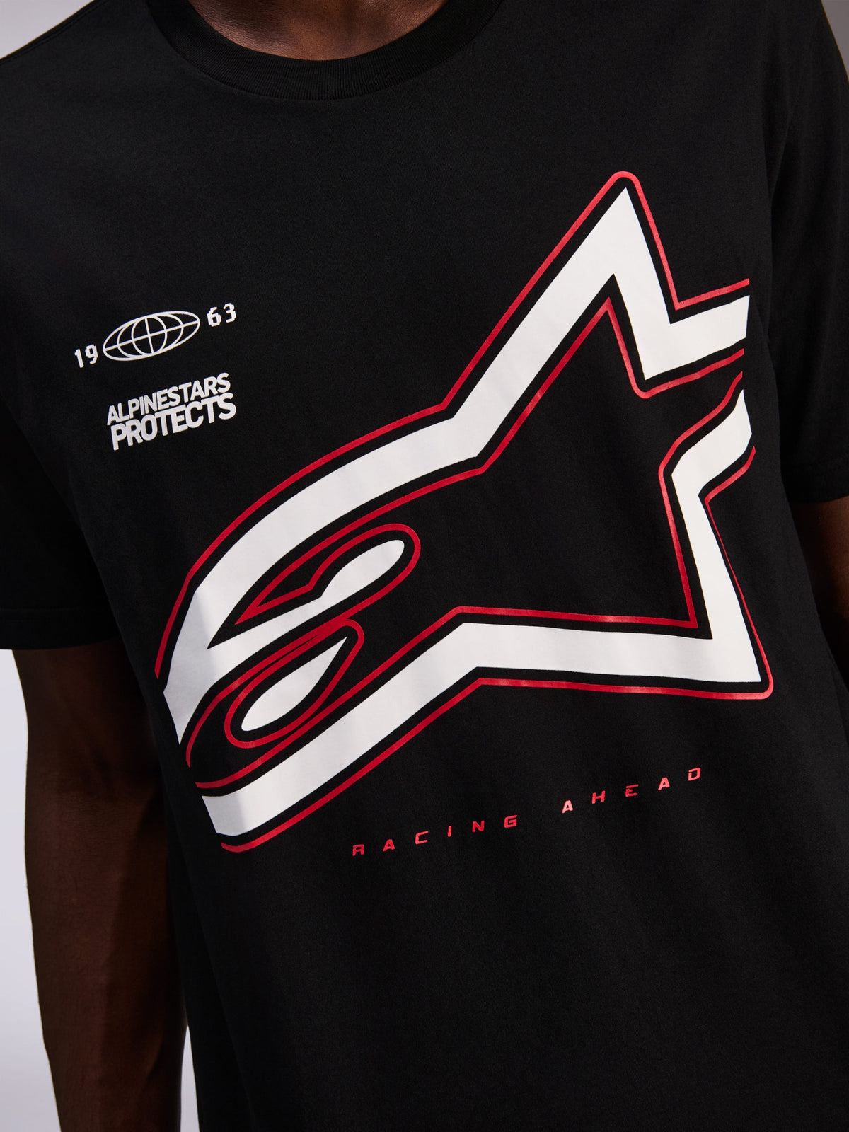 Alpinestars Authority CSF Tee, kurzärmeliges T-Shirt, Schwarz, großes weißes Astars-Logo mit roter Umrandung, Texte 'Alpinestars Protects' und 'Racing Ahead', lässige Motorsport-Streetwear