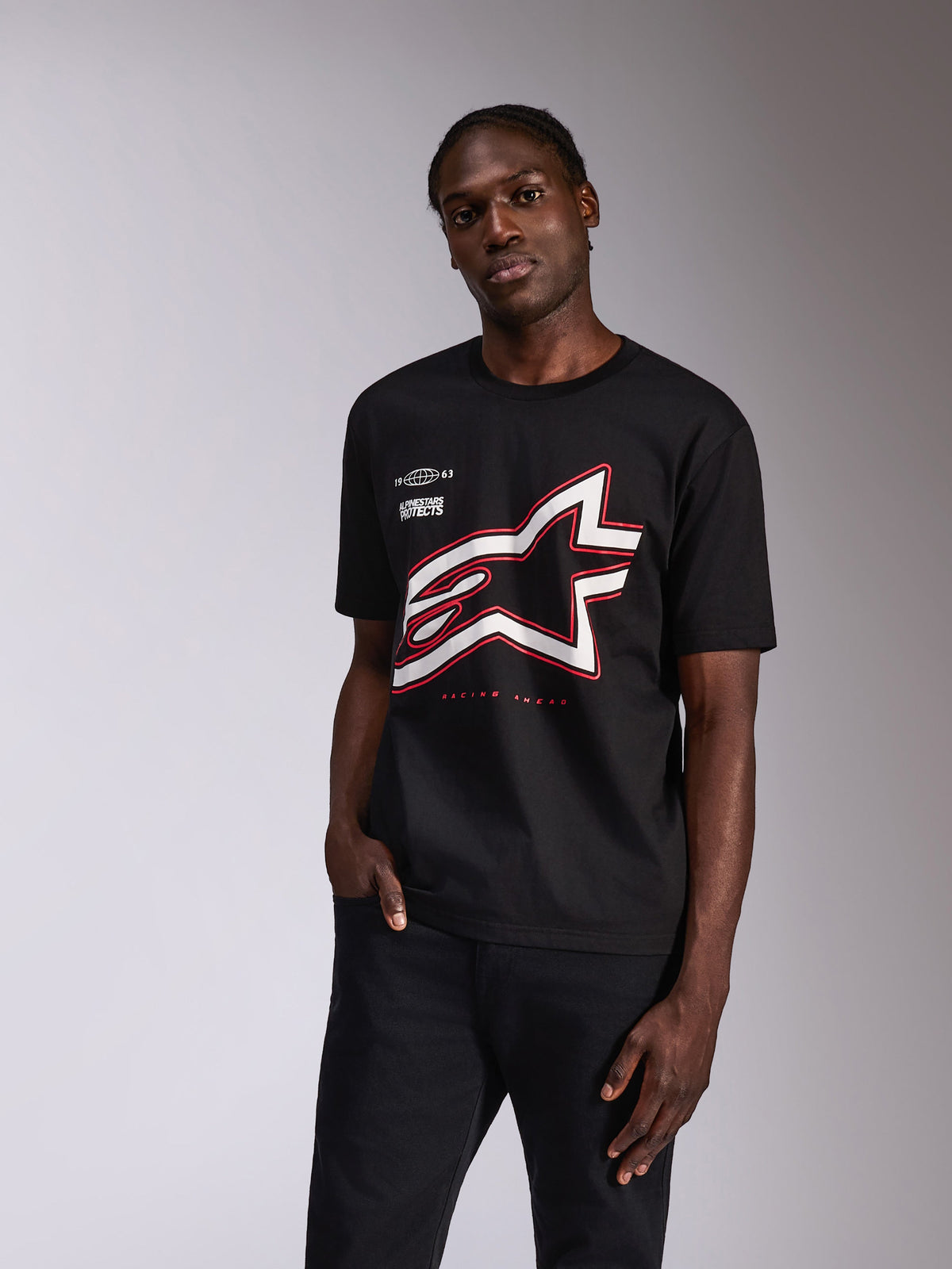 Alpinestars Authority CSF T-Shirt, kurzärmeliges T-Shirt, Schwarz, großes weißes und rot umrandetes Astars-Logo, lässige Motorsport-Streetwear