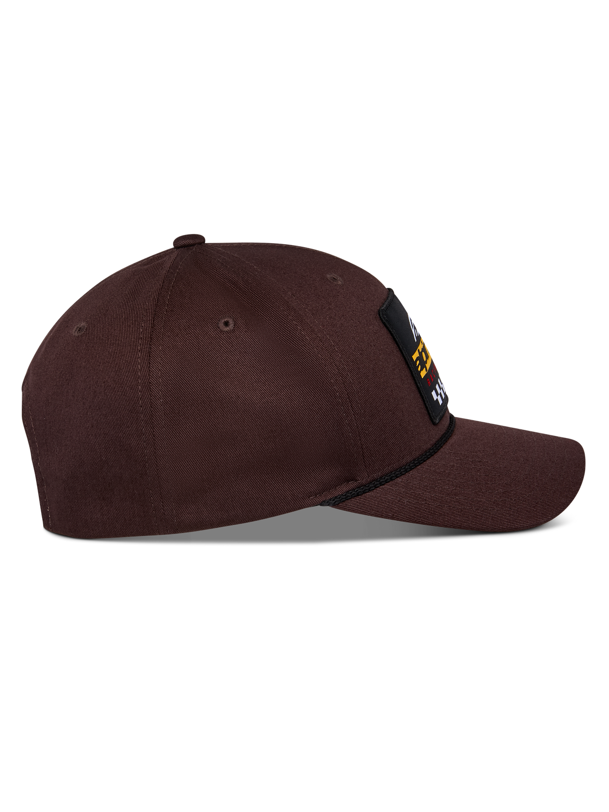 Alpinestars Matrix Snapback Mütze, Dunkelbraun, Seitenansicht mit gebogenem Schirm, strukturierter Krone und Logo-Patch auf der Vorderseite mit Kordel-Detail, lässige, vom Motorsport inspirierte Kopfbedeckung