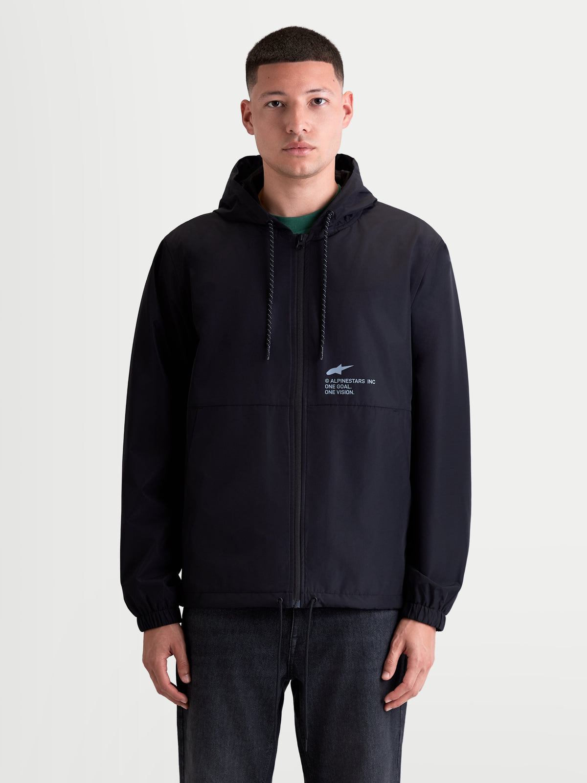Alpinestars Speeder Resolve Winddichte Jacke, leichte Kapuzenjacke für Herren, Schwarz, winddichte Textilkonstruktion, mit verstellbarer Kapuze und 'One Goal. One Vision.' Branding auf der Brust, Sportswear.