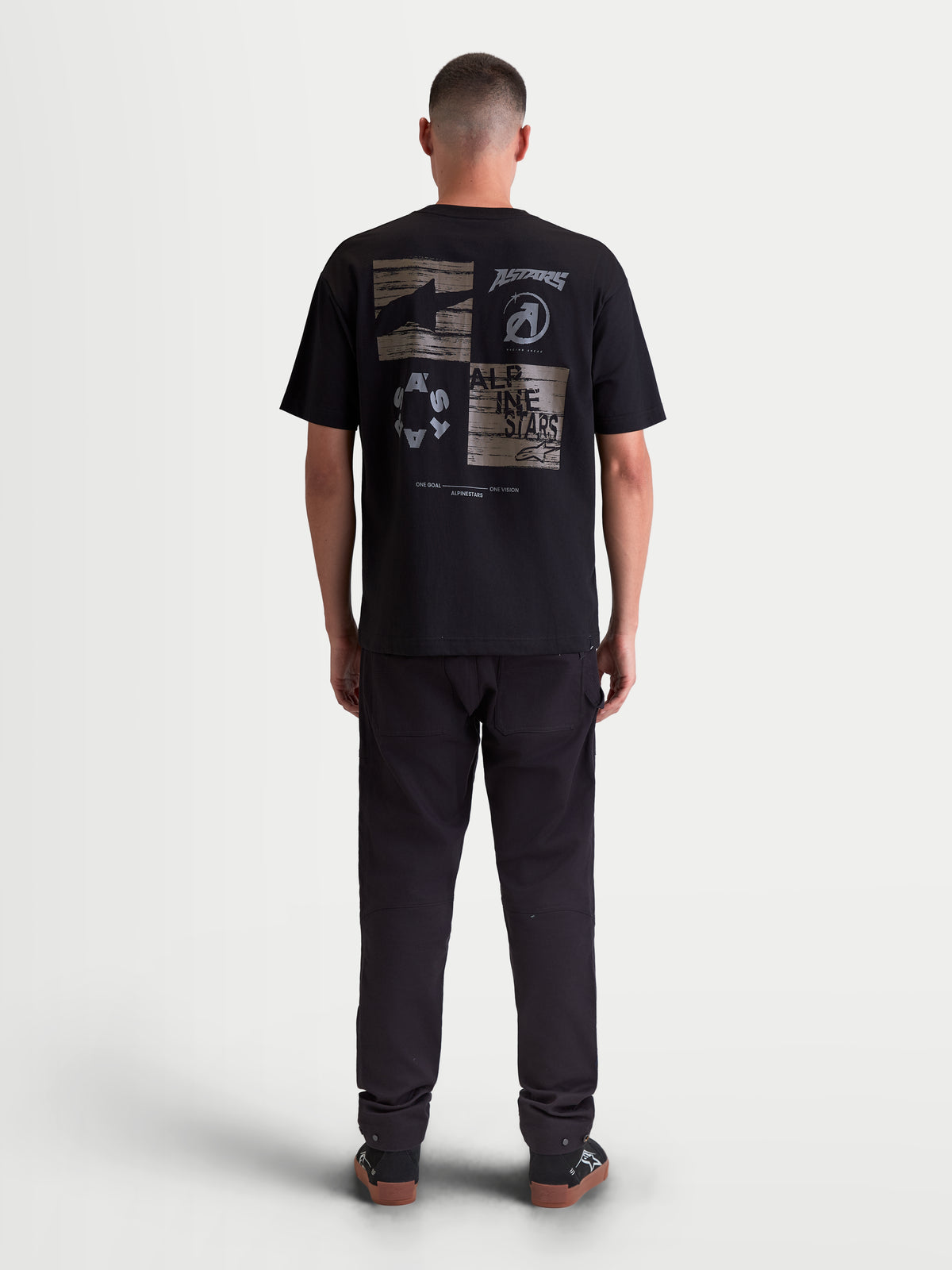Alpinestars Checkback Oversized CSF T-Shirt, Herren-Sportswear Kurzarm-T-Shirt, Schwarz, Rückansicht mit großer grauer Schachbrettgrafik und Astars-Logos, lässige Oversized-Passform.