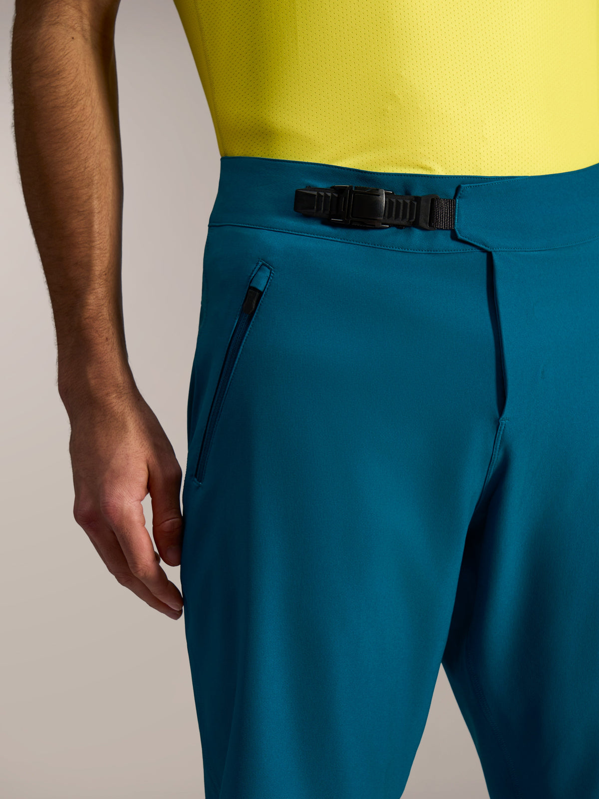 A-Dura Ride MTB-Shorts in Blaugrün mit präzisem Ratschenverschluss und sicheren Reißverschlusstaschen.