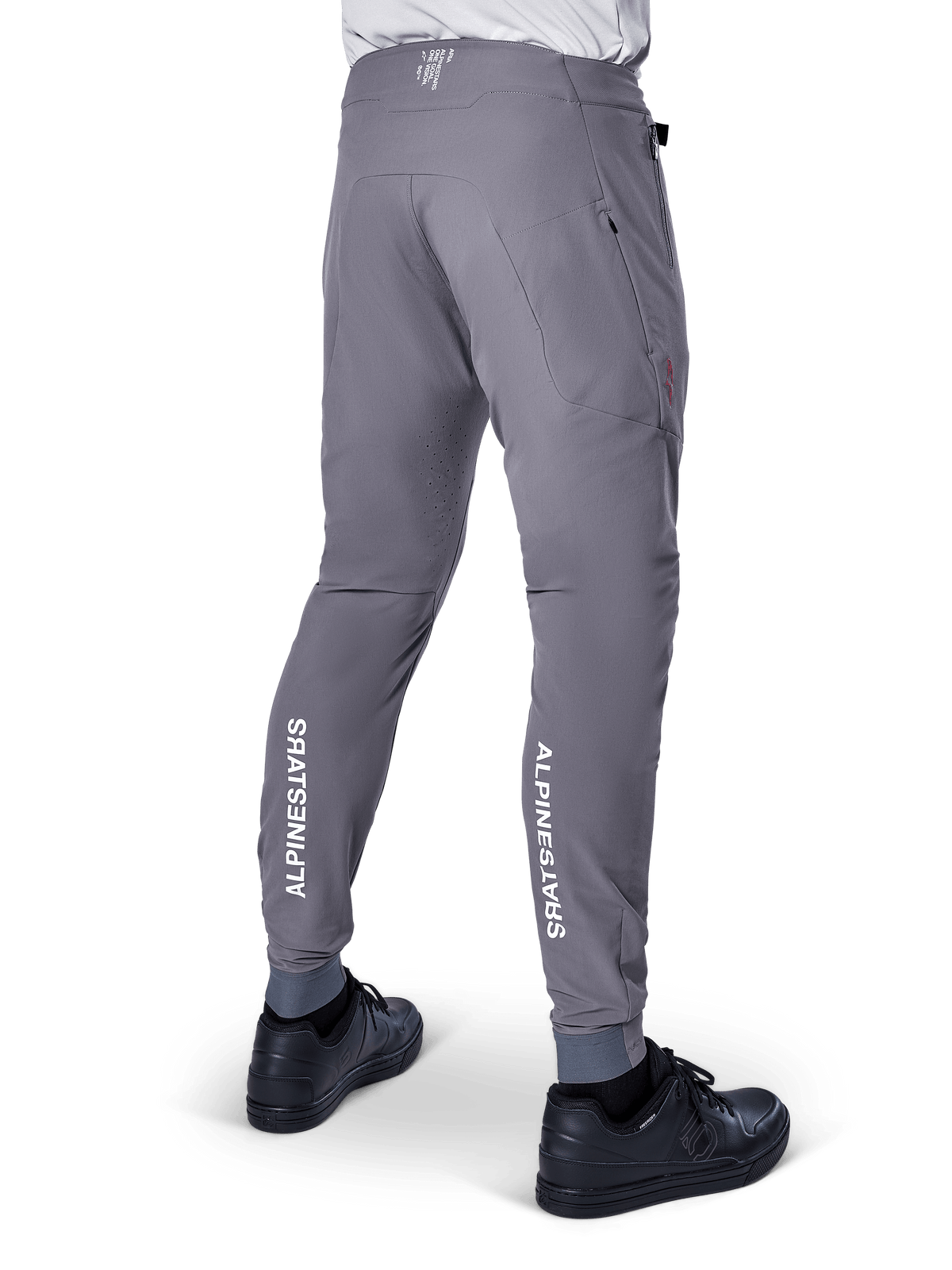 Alpinestars A-Aria Elite Hose, MTB-Hose, Dunkelgrau, mit vertikalen weißen Alpinestars-Logos an der Rückseite der Unterschenkel, lasergeschnittenen Belüftungslöchern, elastischen Bündchen und einer Performance-Passform für das Mountainbiken