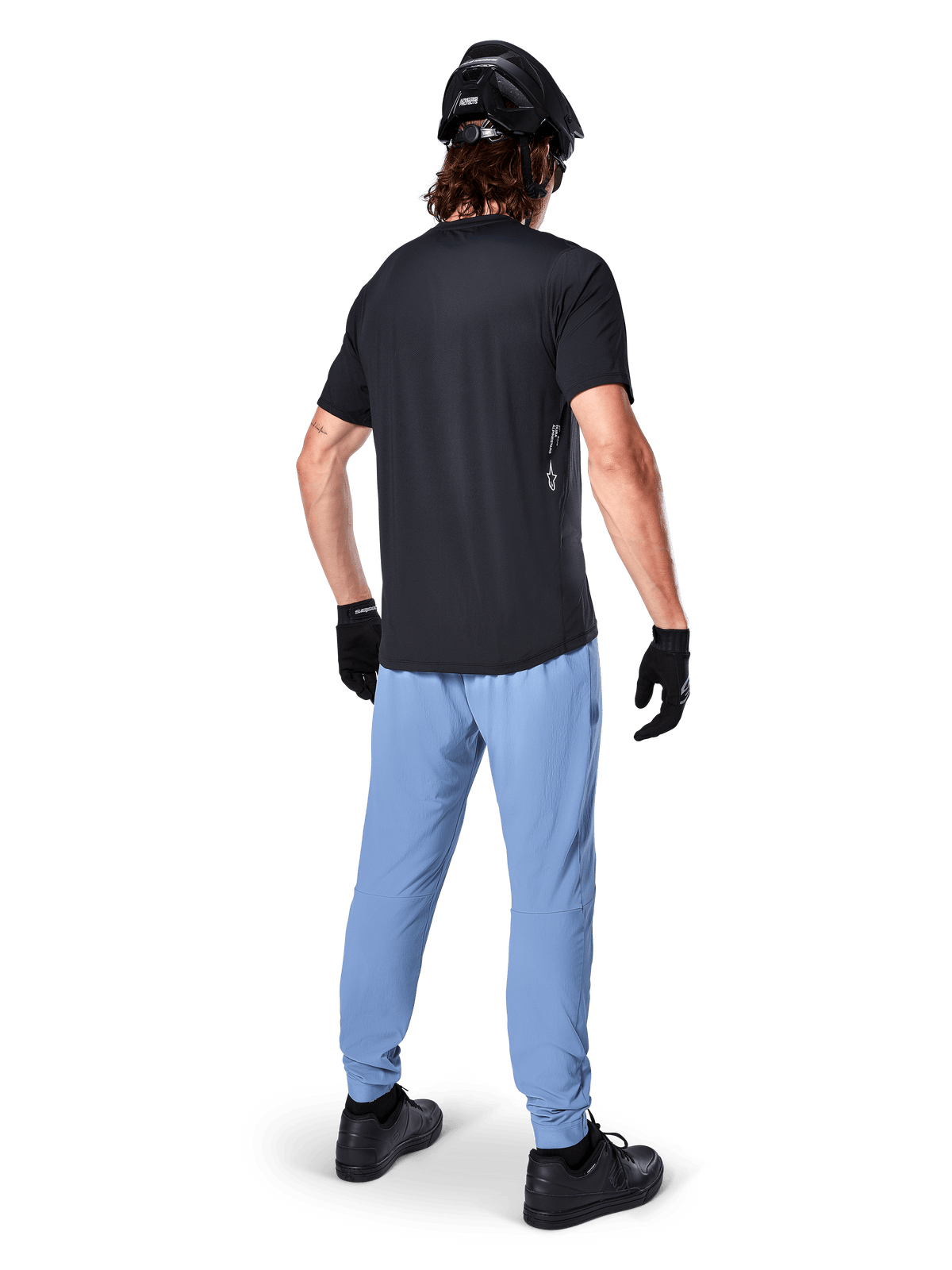 Alpinestars A-Dura Hose, MTB-Hose, Infinity Blue, Rückansicht eines Models in schwarzem T-Shirt und schwarzem Fahrradhelm, aus strapazierfähigem 2-Wege-Stretch-Gewebe mit elastischen Bündchen, Performance-Ausrüstung für Mountainbiking