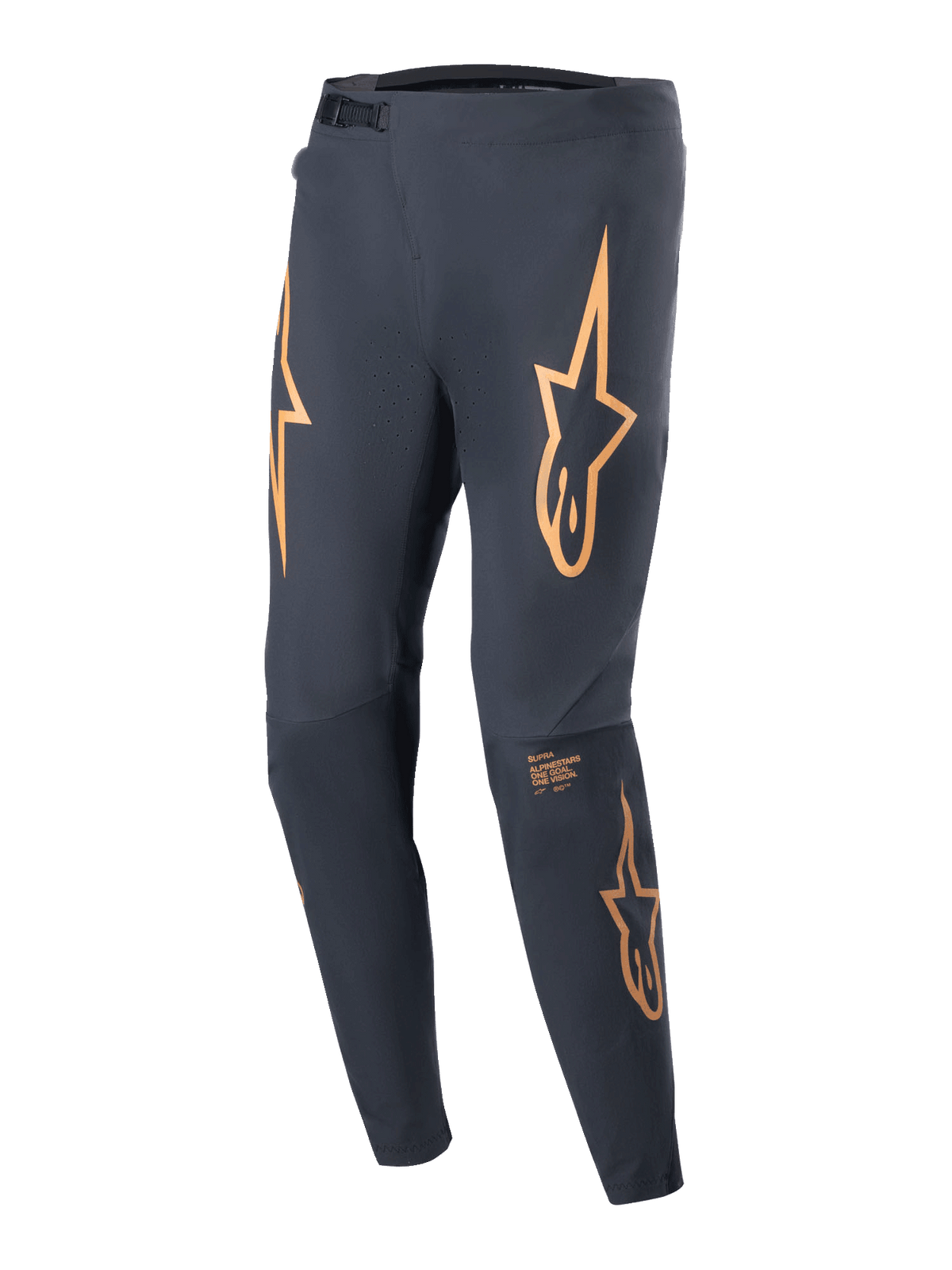 Alpinestars A-Supra Race Pants, MTB-Renn-Hose, Schwarz mit markanten orangefarbenen Stern-Logos auf den Oberschenkeln, Ratschenverschluss vorne, laserperforierte Belüftung und sportliche, schmal zulaufende Passform.