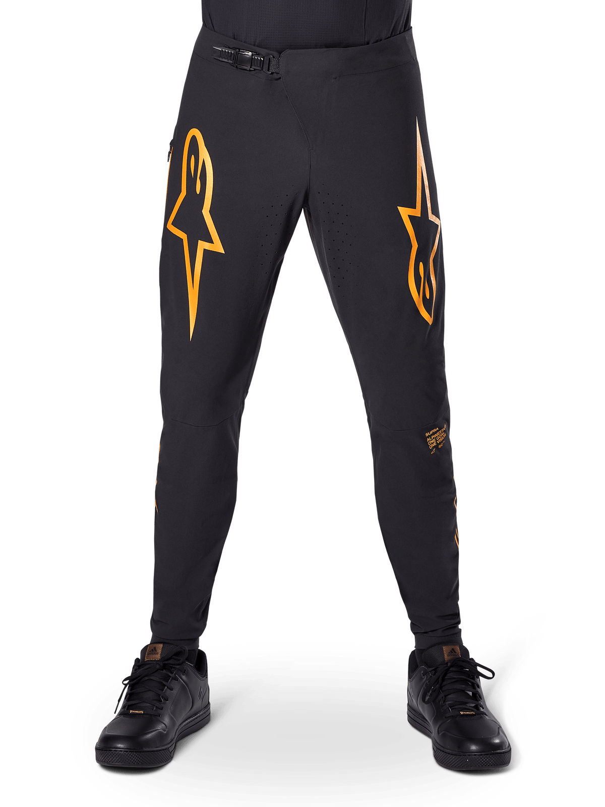 Alpinestars A-Supra Race Hose, MTB-Radhose, Schwarz mit auffälligen orangefarbenen Logos, mit Ratschenverschluss am Bund und laserperforierter Belüftung, Performance-Passform für Mountainbike-Rennen