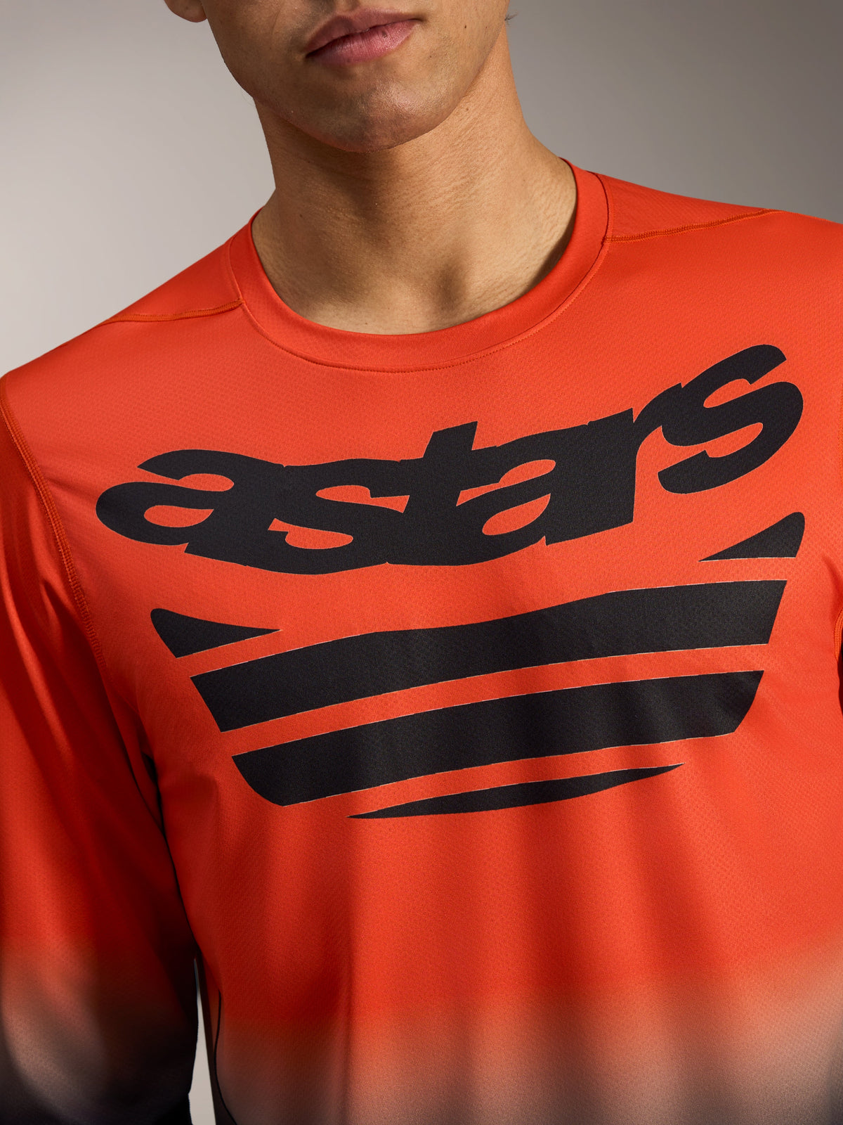 Orange-schwarzes A-Dura ASTARS 2.0 Langarmtrikot mit markantem Brust-Schriftzug aus technischem Jacquard-Stretch.