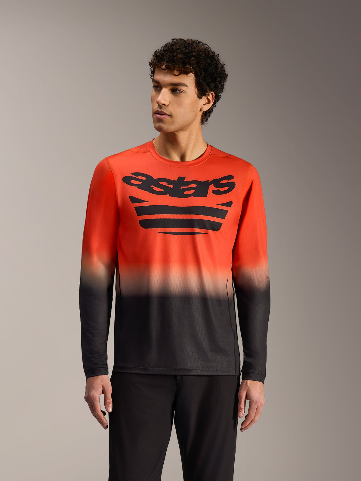 A-Dura ASTARS 2.0 Langarmtrikot, orange-schwarzer Farbverlauf mit markanter Brustgrafik für MTB-Performance