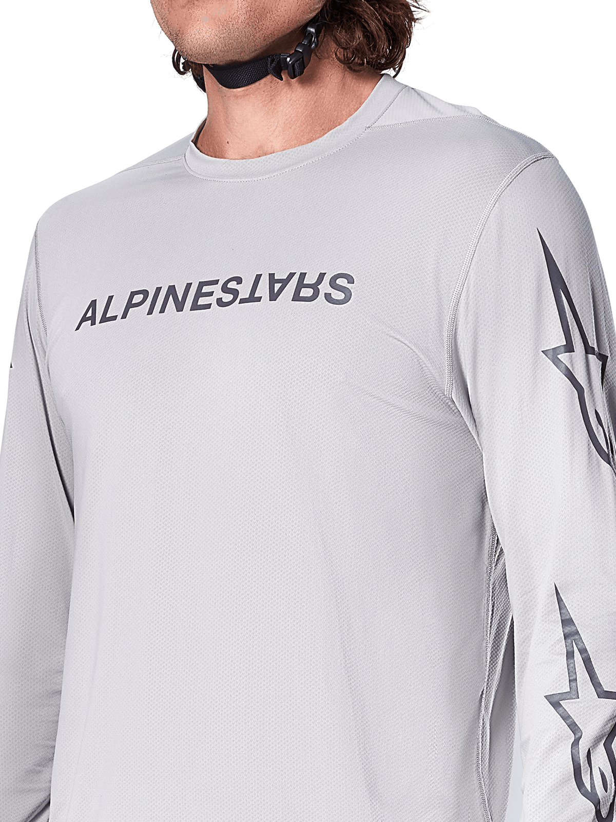 Alpinestars A-Dura Switch Jersey – Langarm, hellgraues Mountainbike-Trikot mit dunkelgrauem Schriftzug auf der Brust und Stern-Logo auf dem Ärmel, atmungsaktive Jacquard-Struktur, Performance-Radsportbekleidung für Trailfahrten