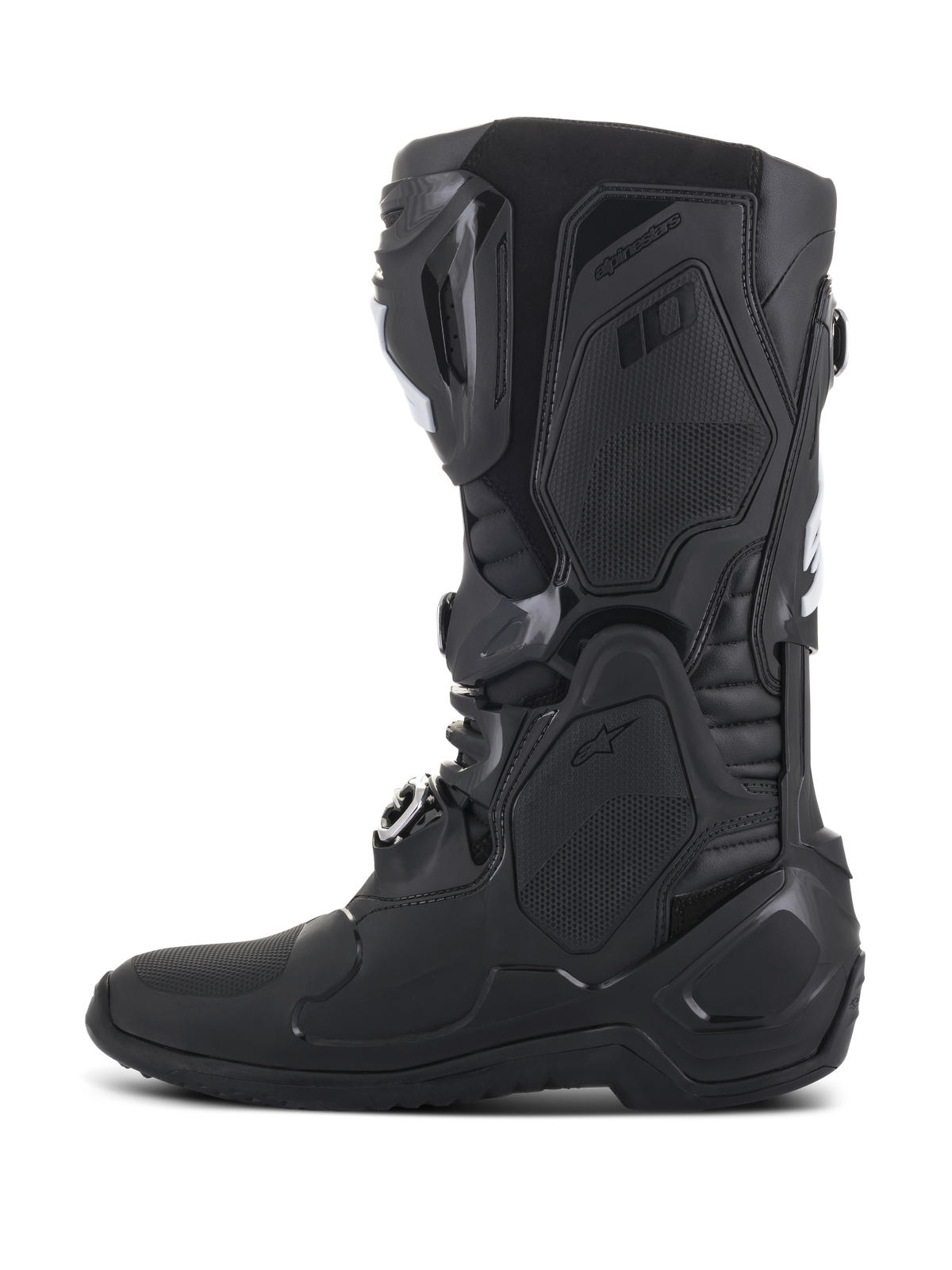 Alpinestars Tech 10 Stiefel, schwarze Motocross-Stiefel, Seitenansicht, mit fortschrittlicher TPU-Schalenkonstruktion, stromlinienförmigem Design mit Schnallenverschlüssen und texturierten Schutzpaneelen für professionelle Offroad-Rennperformance