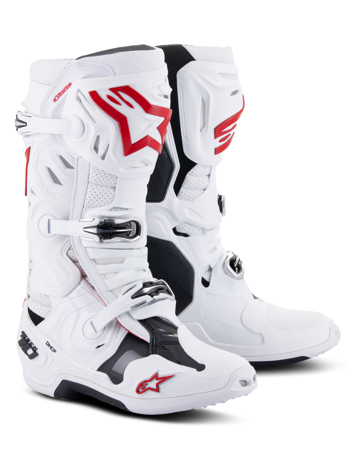 Alpinestars Tech 10 Supervented Stiefel, Motocross-Stiefel, Weiß und Hellrot, mit perforierter Mikrofaser für Luftzirkulation, markanten roten Astars-Logos, schwarzen Schnallenverschlüssen und einem verstärkten TPU-Chassis für Offroad-Performance.
