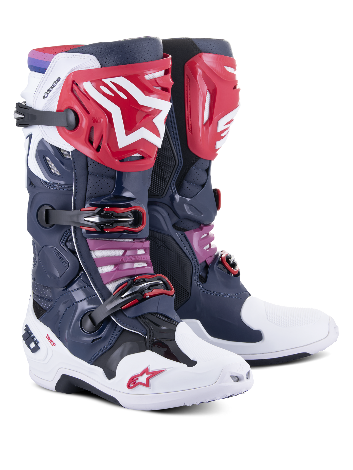 Alpinestars Tech 10 Supervented Stiefel, Motocross-Stiefel, Night Navy White Rainbow, mit roten Schienbeinplatten und einem weißen Stern-Logo, mehreren schwarzen Schnallen und perforierten Mesh-Einsätzen für hohe Luftzirkulation.