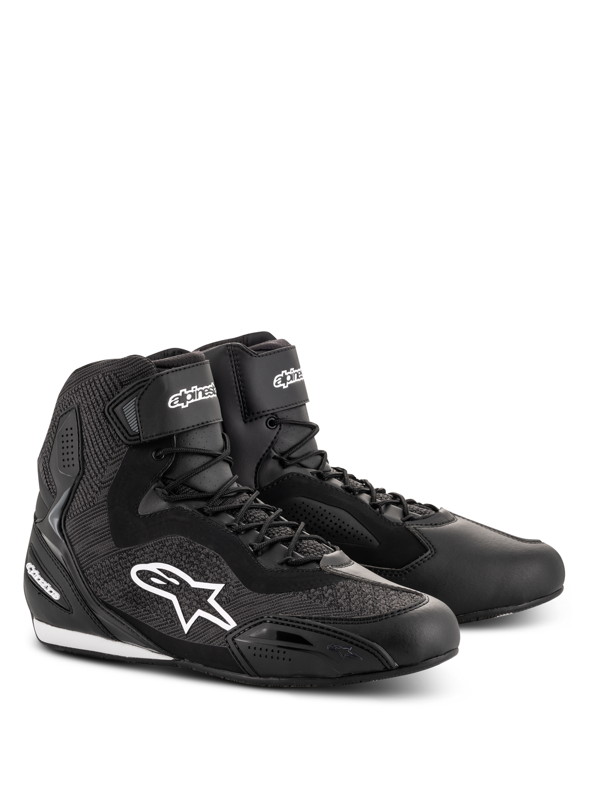 Alpinestars Faster-3 Rideknit® Schuhe, schwarze Motorradschuhe, mit gestrickten Mesh-Einsätzen und Mikrofaser-Chassis, weißes Alpinestars Stern-Logo an der Seite, Schnürsenkel mit Klettverschluss am Knöchel, entwickelt für Straßenrennsport und urbanes Pendeln.