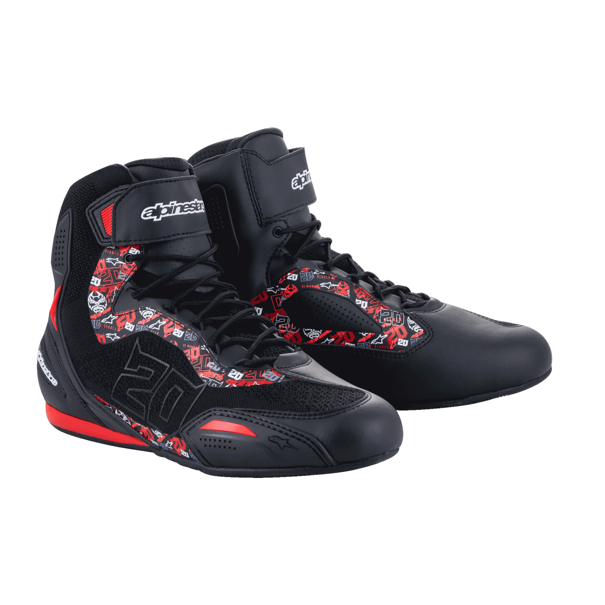 Alpinestars FQ20 Faster-3 Rideknit® Schuhe, Motorradschuhe, Schwarz und Hellrot, mit rot-weißen Grafikmustern und Fabio Quartararos Nummer 20, Konstruktion aus gestricktem Mesh und Mikrofaser, Alpinestars-Logo auf dem Knöchelriemen, sportliches Urban-Design für die Straße
