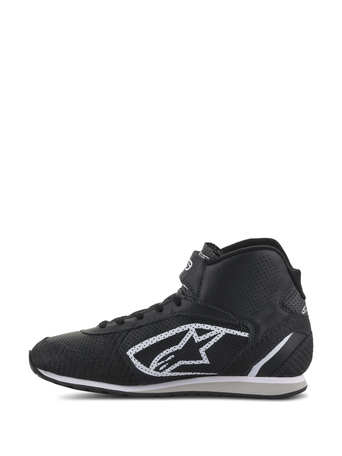 Alpinestars Radar Schuhe, Boxencrew-Schuhe für den Autorennsport, Schwarz und Weiß, High-Top-Profil mit perforiertem Obermaterial aus Leder, ikonisches weißes A-Star-Logo an der Seite und verstellbarer Klettverschluss am Knöchel.