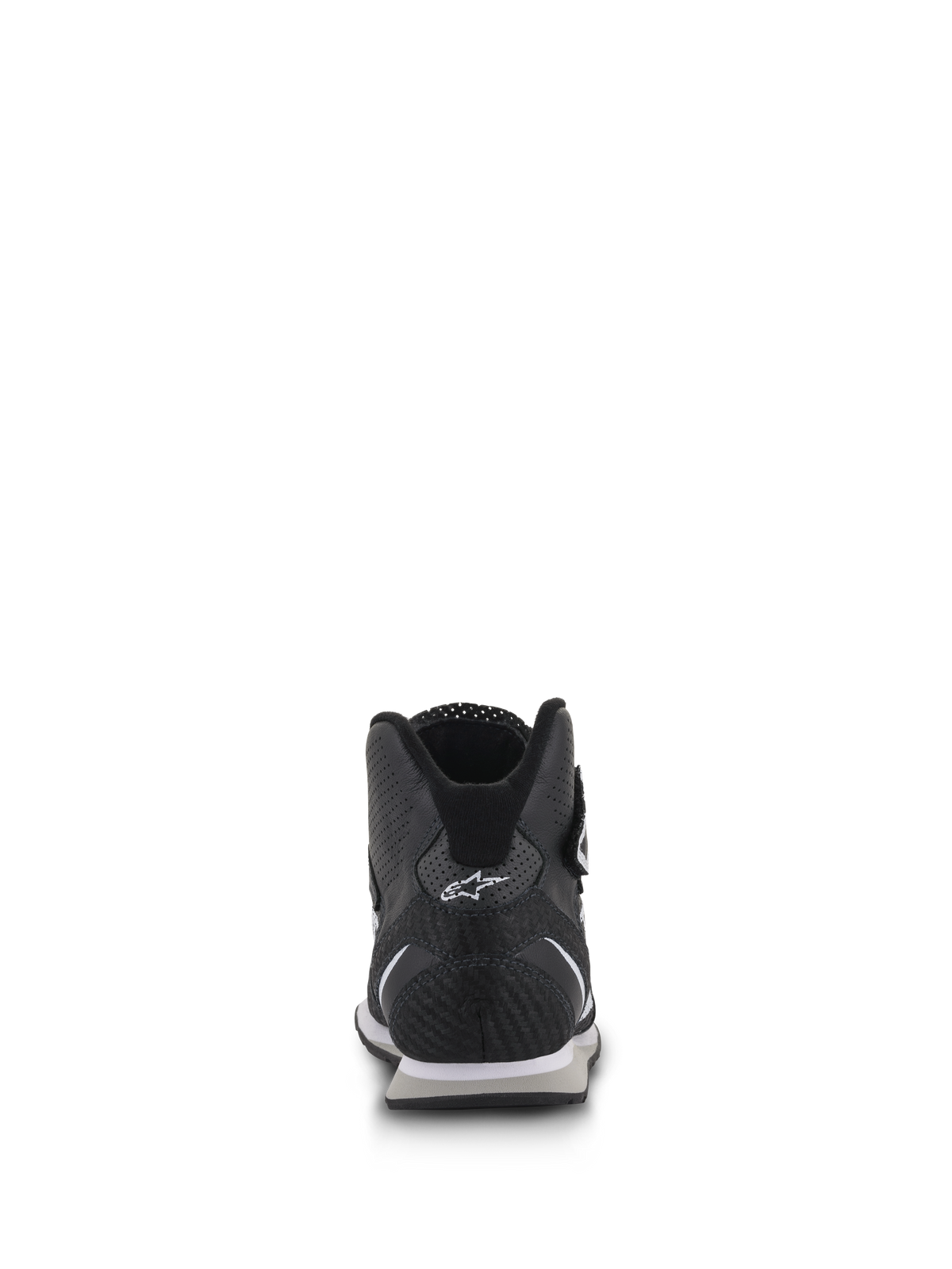 Alpinestars Radar Schuhe, Boxencrew-Schuhe für den Autorennsport, Schwarz und Weiß, Rückansicht mit Hervorhebung der verstärkten Carbon-Leder-Ferse mit weißem Astars-Logo, perforierten Ledereinsätzen und ergonomischem, niedrig geschnittenem Kragen