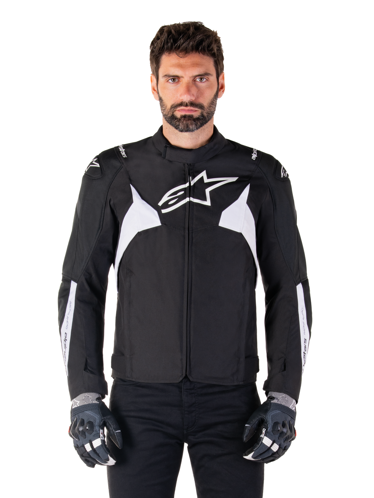 Alpinestars T-Jaws V4 Waterproof Jacke, Schwarz und Weiß, sportliche Textil-Motorradjacke für Herren, mit weißem Stern-Logo auf der Brust, weißen Schulterakzenten und weißen Streifen an den Unterarmen, hochgeschlossener Kragen, athletische Passform für die Straße