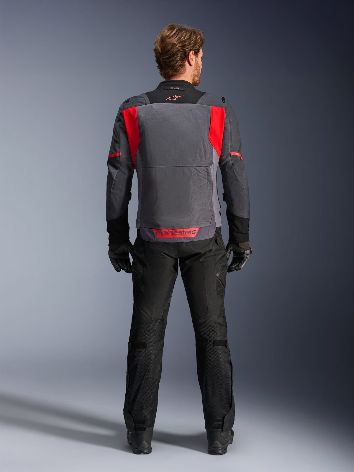 Alpinestars ST-2 Air Jacke, Herren-Motorrad-Touringjacke, Rückansicht mit Mesh-Belüftungseinsätzen, Grau und Rot.