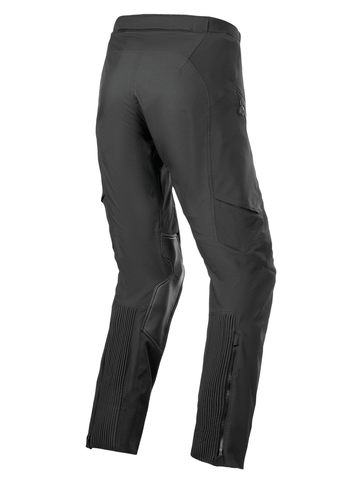 Alpinestars AMT-8 Stretch Drystar® XF Hose, Adventure-Touring-Motorradhose, Schwarz, 3/4-Rückansicht mit Akkordeon-Stretch-Einsätzen an den Waden, Innenknie-Verstärkungen aus Ziegenleder und Reißverschluss am Beinabschluss.