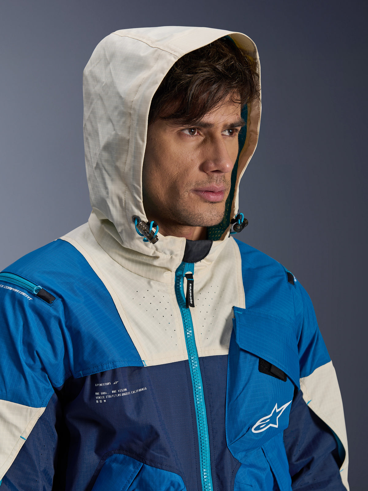 Alpinestars Mogress Air Jacke, Urban-Motorradjacke für Herren, Blau und Almond, belüftetes Textilgewebe mit Kapuze.