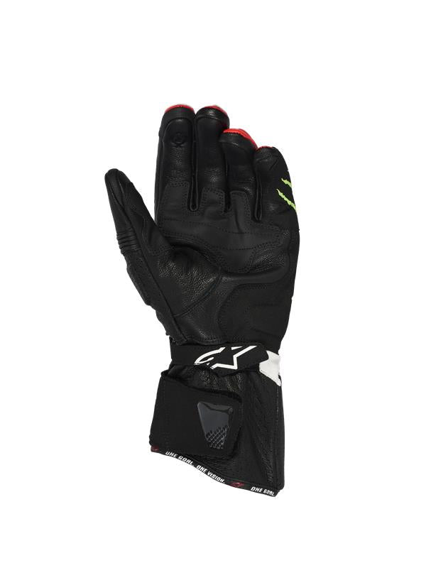 Alpinestars FQ20 SP-3 Monster Handschuhe, Ansicht der Handfläche, Konstruktion aus schwarzem Ziegenleder mit verstärkten Handflächenpolstern, lange Stulpenmanschette mit dem Schriftzug „ONE GOAL. ONE VISION.“, duales Verschlusssystem mit Alpinestars-Logo auf dem Handgelenkriemen, Rennsport- und Sport-Motorradausrüstung.