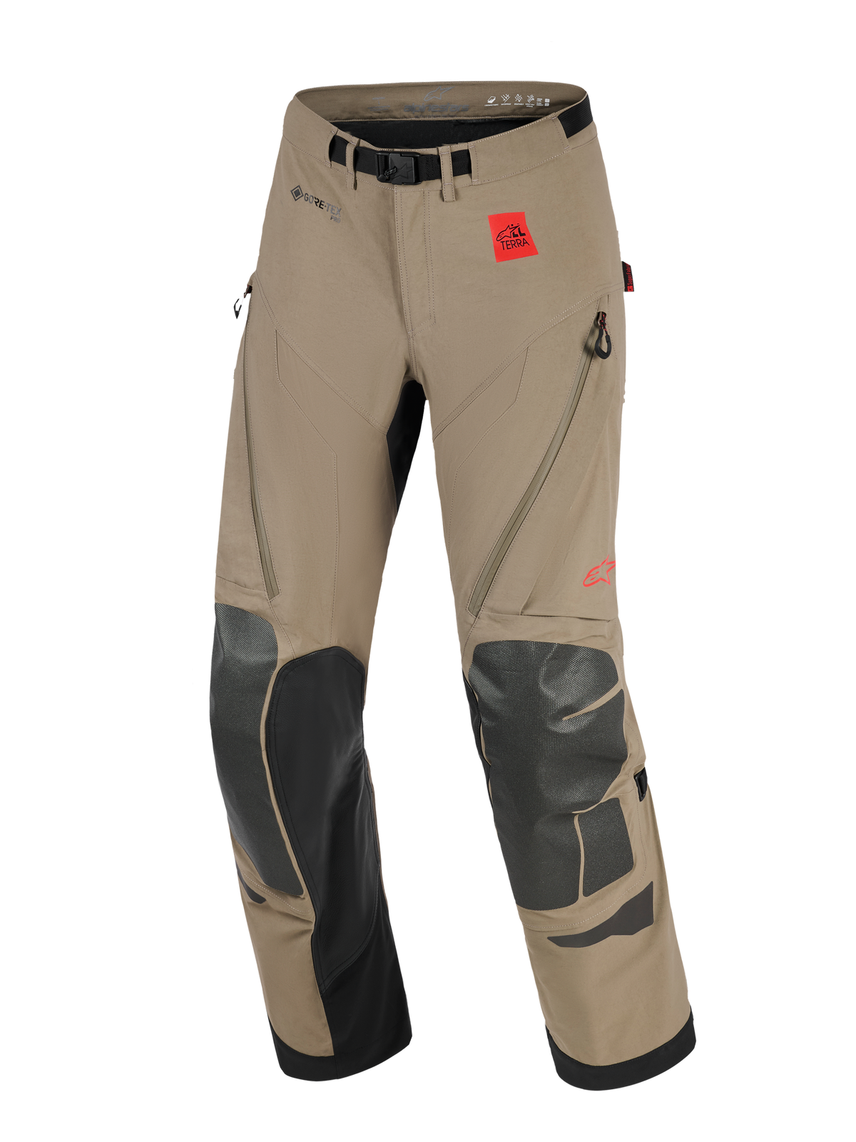 Alpinestars Nazca 3L GORE-TEX PRO Hose, Adventure-Motorradhose, Walnuss und Schwarz, mit einem roten All Terra Logo-Patch, GORE-TEX PRO Branding, schwarzen Superfabric-Verstärkungen an Knien und Schienbeinen, Belüftungsreißverschlüssen an den Oberschenkeln und einem integrierten Gürtel mit Magnetschnalle.