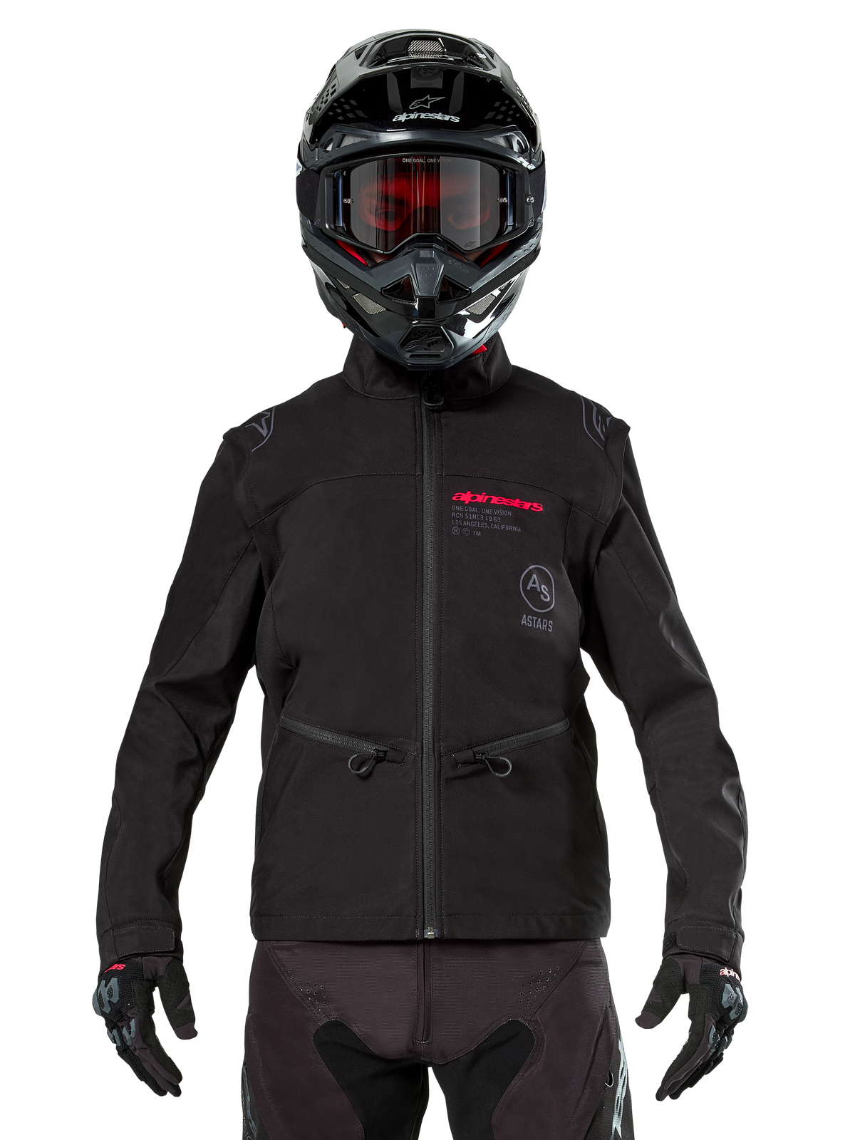 Motocross-Fahrer in Alpinestars Lite-Dura Softshell-Jacke in Schwarz, mit roten und grauen Logo-Details auf der Brust, schwarzer Helm mit rot getönter Brille, schwarze Handschuhe und Hose, Vorderansicht technischer Offroad-Fahrbekleidung