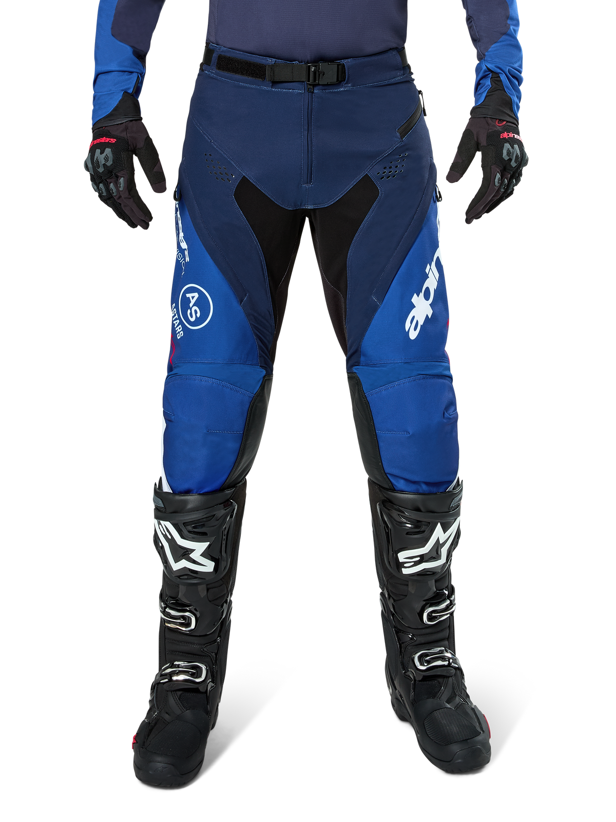 Alpinestars Pro-Dura Hose, Motocross-Hose, Navy und Hellblau mit weißen Akzenten, Vorderansicht getragen mit schwarzen Stiefeln und Handschuhen, technisches Design für Enduro- und Offroad-Fahrten