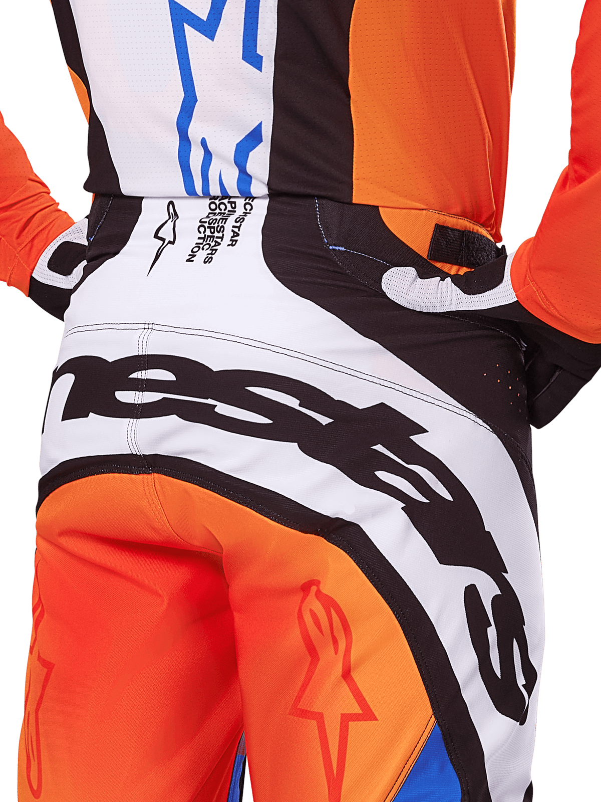 Alpinestars 2025 Techstar Melt Hose, Motocross-Hose, Orange und Blau, Nahaufnahme der Rückansicht von Gesäß und Bund, markantes schwarzes Branding auf weißem Hintergrund, orangefarbene Panels mit roten Stern-Logos, sportliche Performance-Ausrüstung für den Offroad-Rennsport