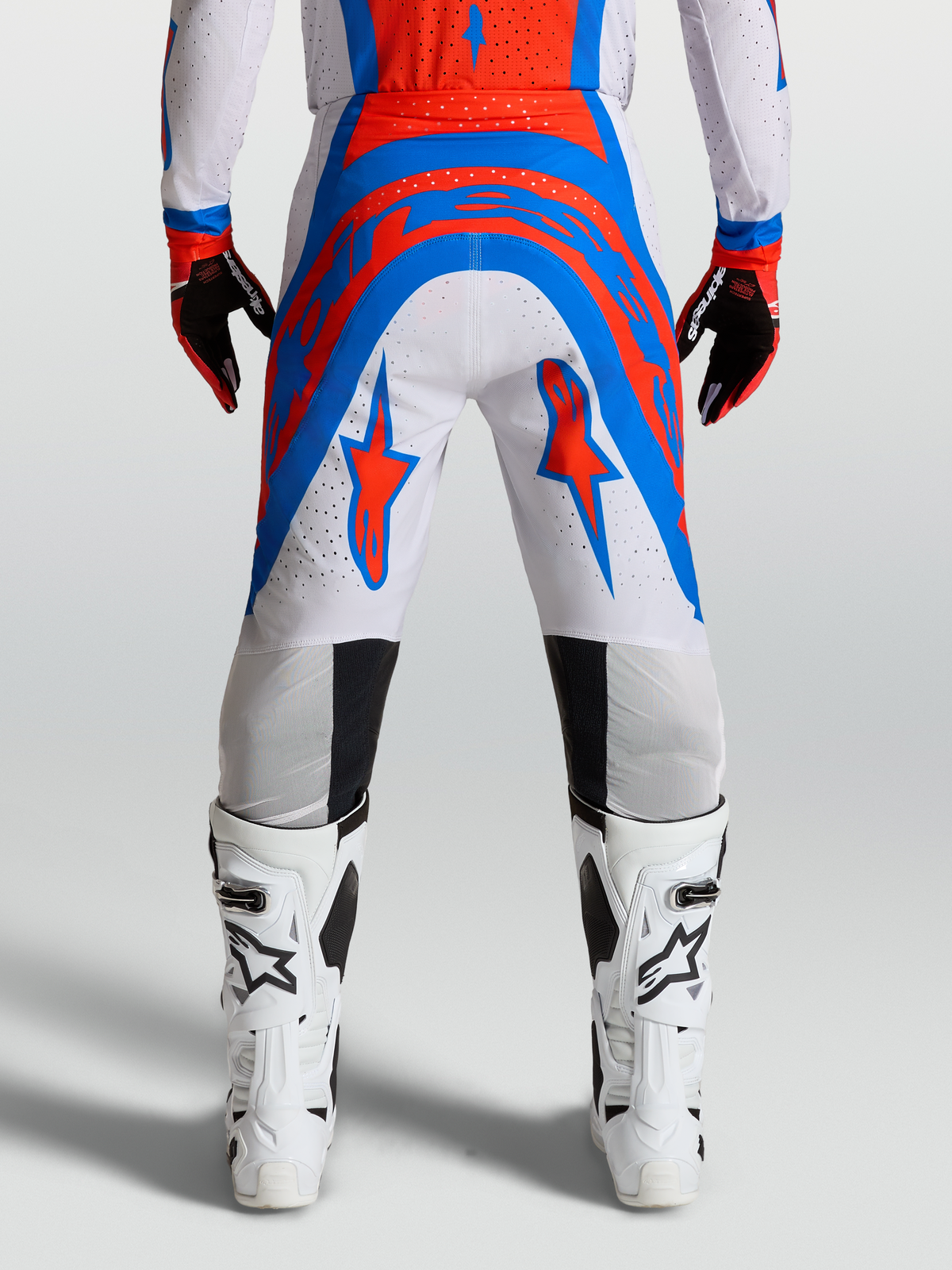Alpinestars Supertech Vesta Hose, Motocross-Hose für Herren, Rückansicht in Helllila und Kardinalrot, athletische Passform aus belüftetem Ripstop-Gewebe für Offroad-Performance.