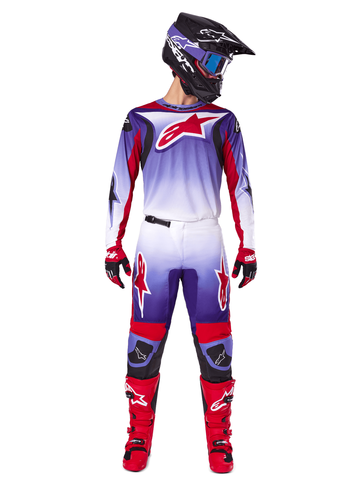 Alpinestars 2025 Fluid Wurx Gear Set, Motocross-Fahrer in lila, weißem und leuchtend rotem Trikot und Hose, schwarzer Helm mit blauer Brille, rote Motocross-Stiefel und passende Handschuhe, sportliches Renndesign für Offroad-Performance