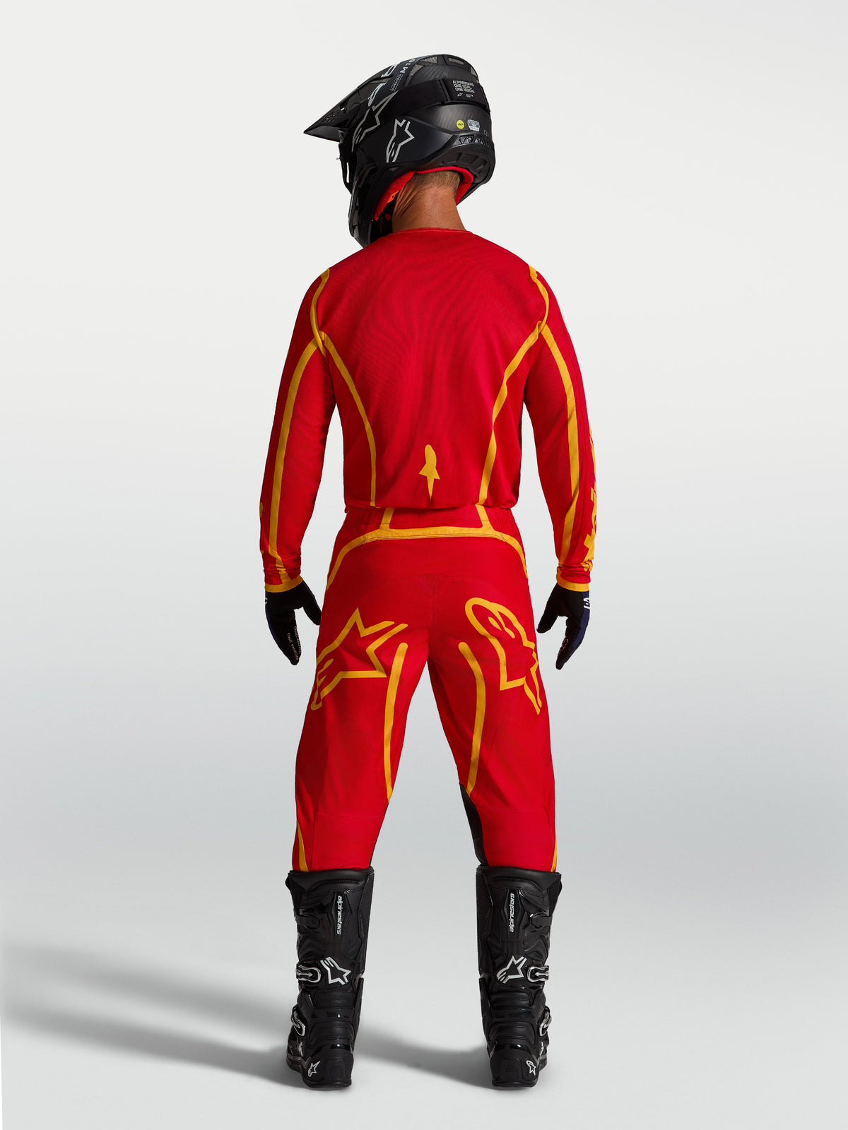 Alpinestars Fluid Apex V2 Hose, Motocross-Hose in Rot und Gold, Rückansicht mit verstärktem Gesäß und Sport-Passform.