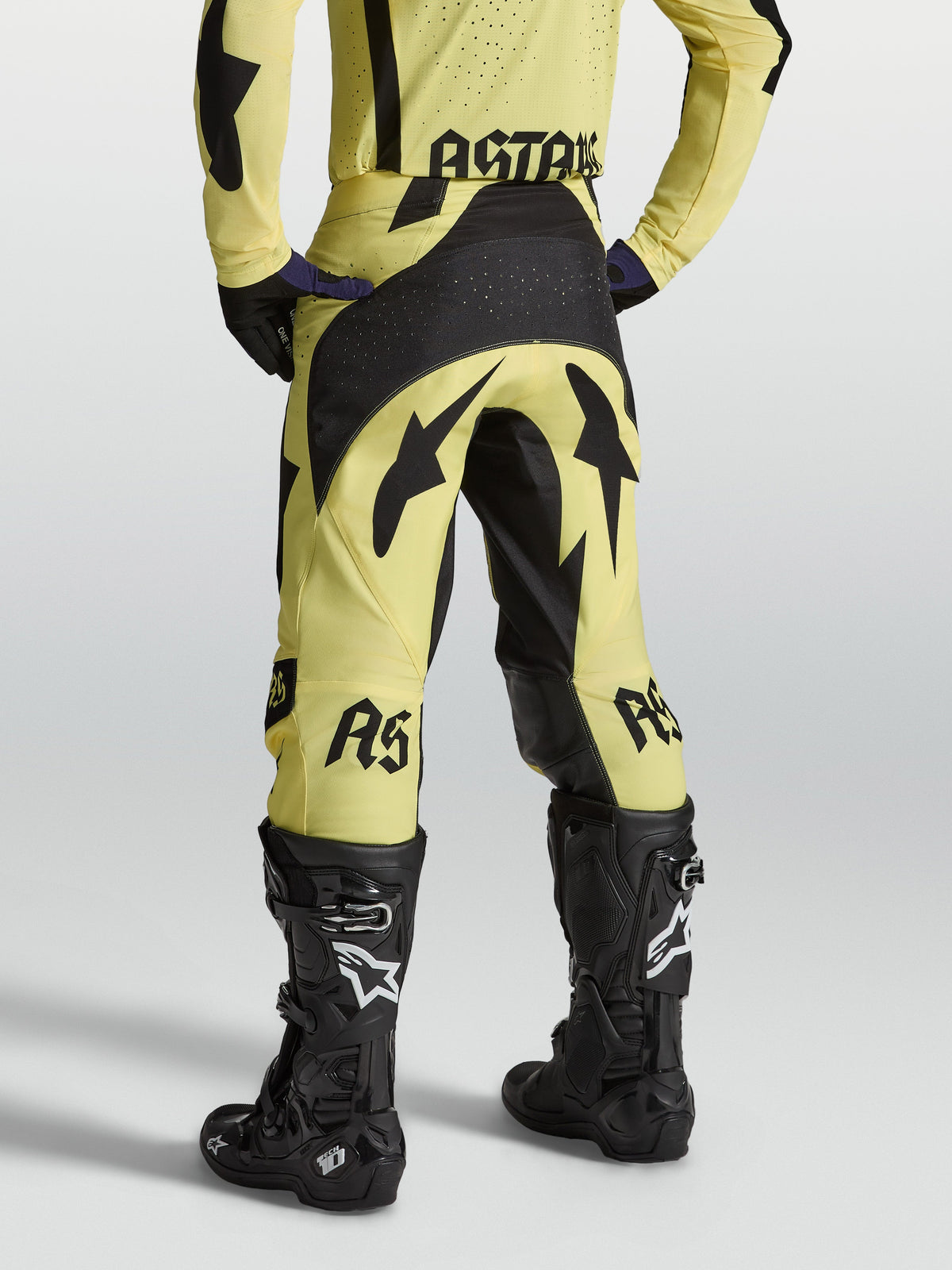 Alpinestars Techstar Atrox Hose, Motocross-Rennhose in Gelb und Schwarz, athletische Passform für aggressive Offroad-Fahrten.