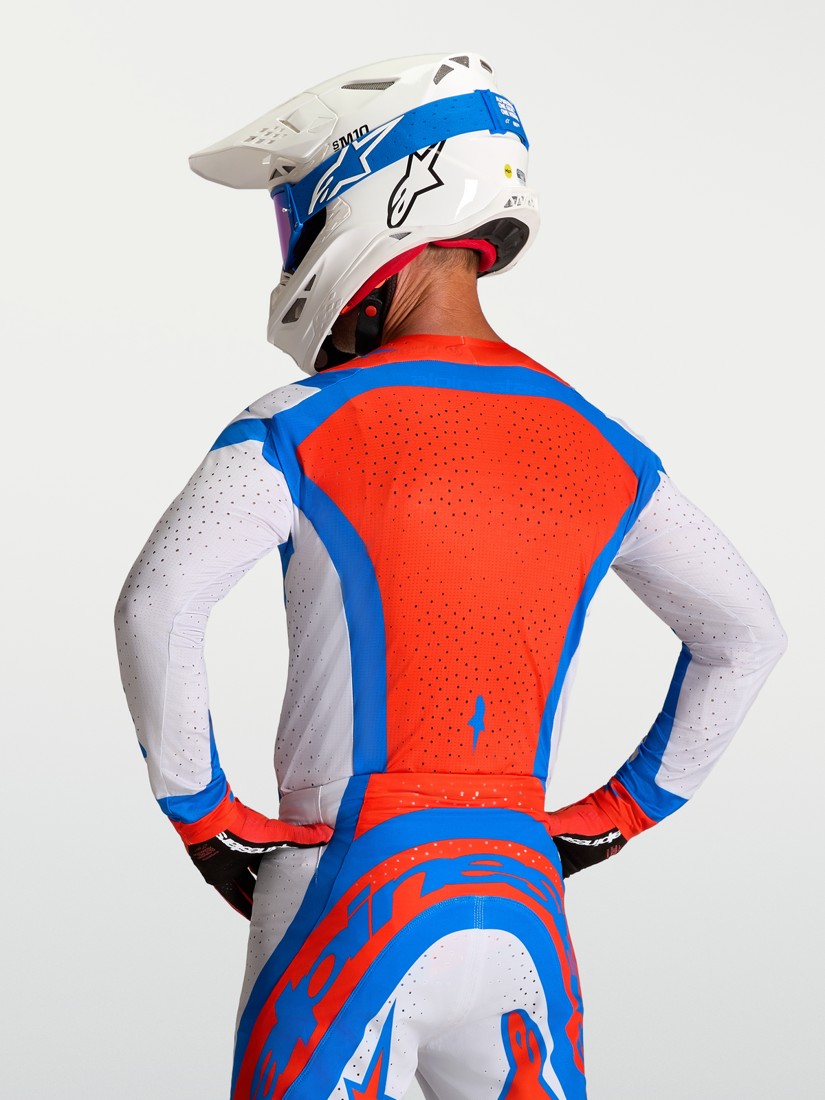 Alpinestars Supertech Vesta Trikot, Herren-Motocross-Trikot, Rot und Blau, atmungsaktive, lasergefertigte Perforationen.