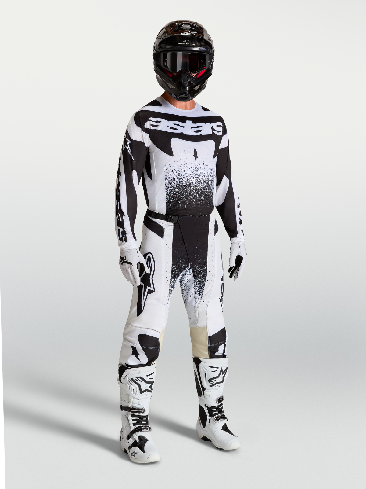 Alpinestars Techstar Swan Trikot und Gear Set, Herren-Motocross-Outfit in Schwarz und Weiß mit Performance-Grafiken.