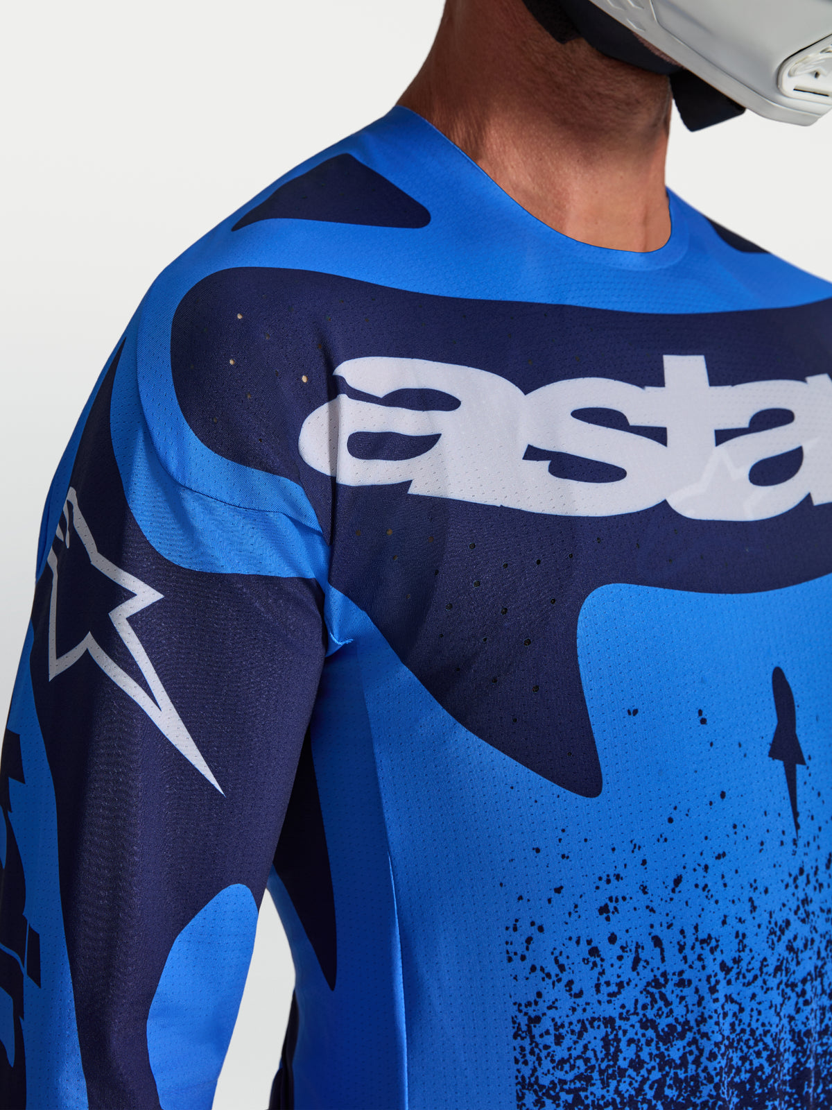 Alpinestars Techstar Swan Trikot, blau-dunkelblaues MX-Trikot für Herren mit laserperforierter Belüftung und weißen Logos.