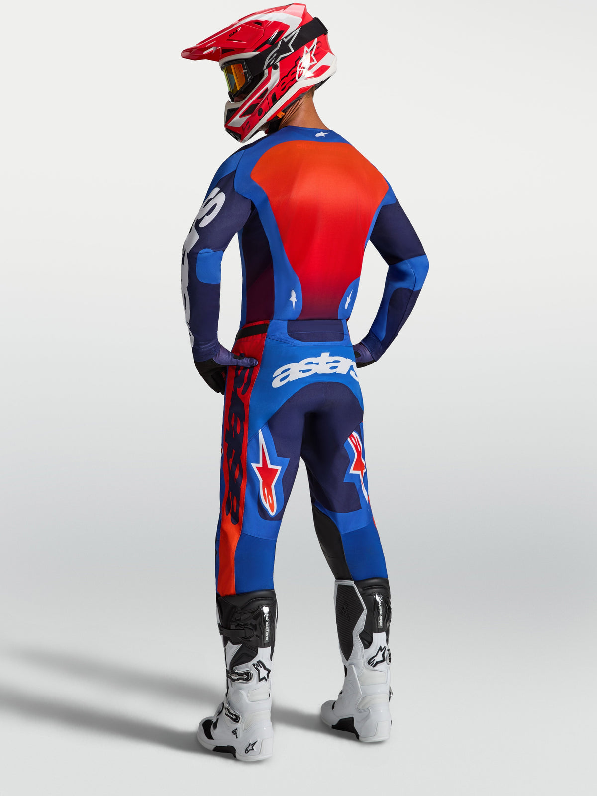 Alpinestars 2027 Racer Hunt Gear Set, Motocross-Trikot und Hose, Blau und Rot, Rückansicht atmungsaktiver Offroad-Ausrüstung.