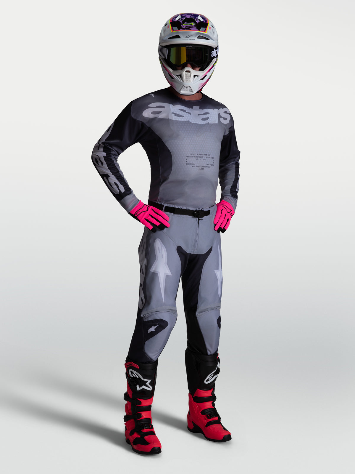 Alpinestars 2027 Racer Amber Trikot und Ausrüstungsset, Motocross-Outfit für Herren in Grau und Pink, sportliche Passform.