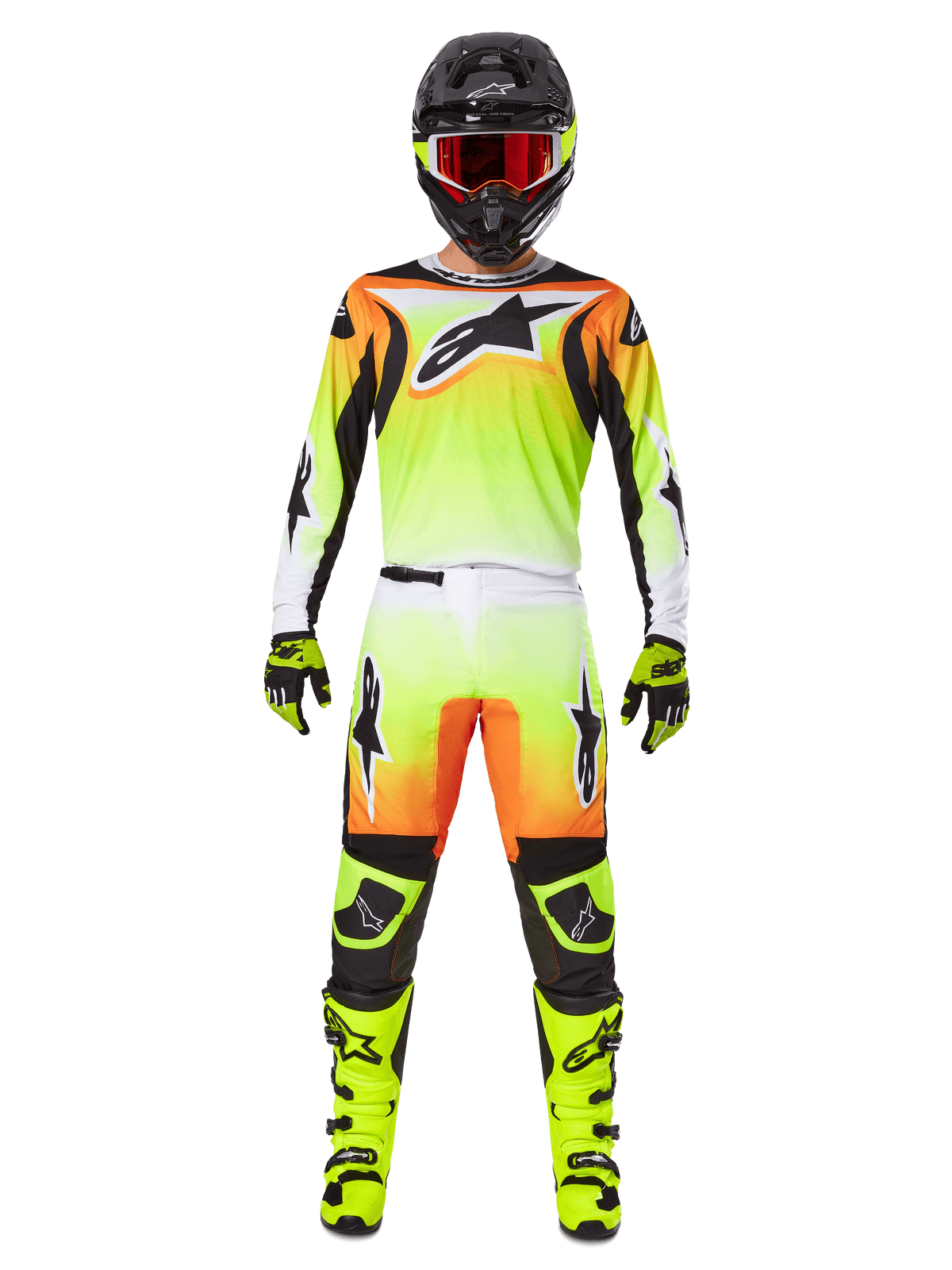 Motocross-Fahrer in kompletter Rennausrüstung, Alpinestars 2025 Fluid Wurx Gear Set, Gelb und Schwarz mit orangefarbenen und weißen Akzenten, Trikot mit großem Front-Logo, passende Hose, schwarzer Helm mit rot getönter Brille, neongelbe Stiefel, abgestimmtes Outfit für Offroad-Rennen
