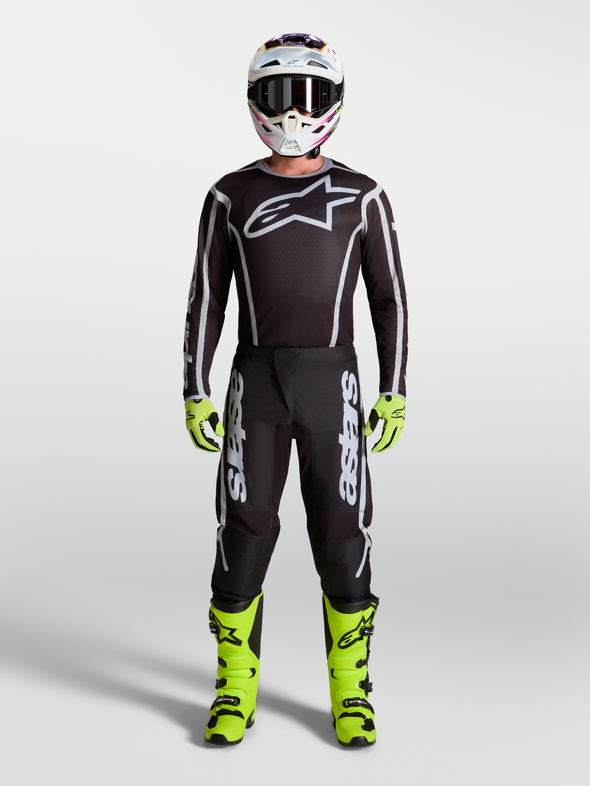 Alpinestars Fluid Apex V2 Trikot und Gear Set, Herren-Motocross-Ausrüstung in Schwarz, Silber und Fluo-Gelb.