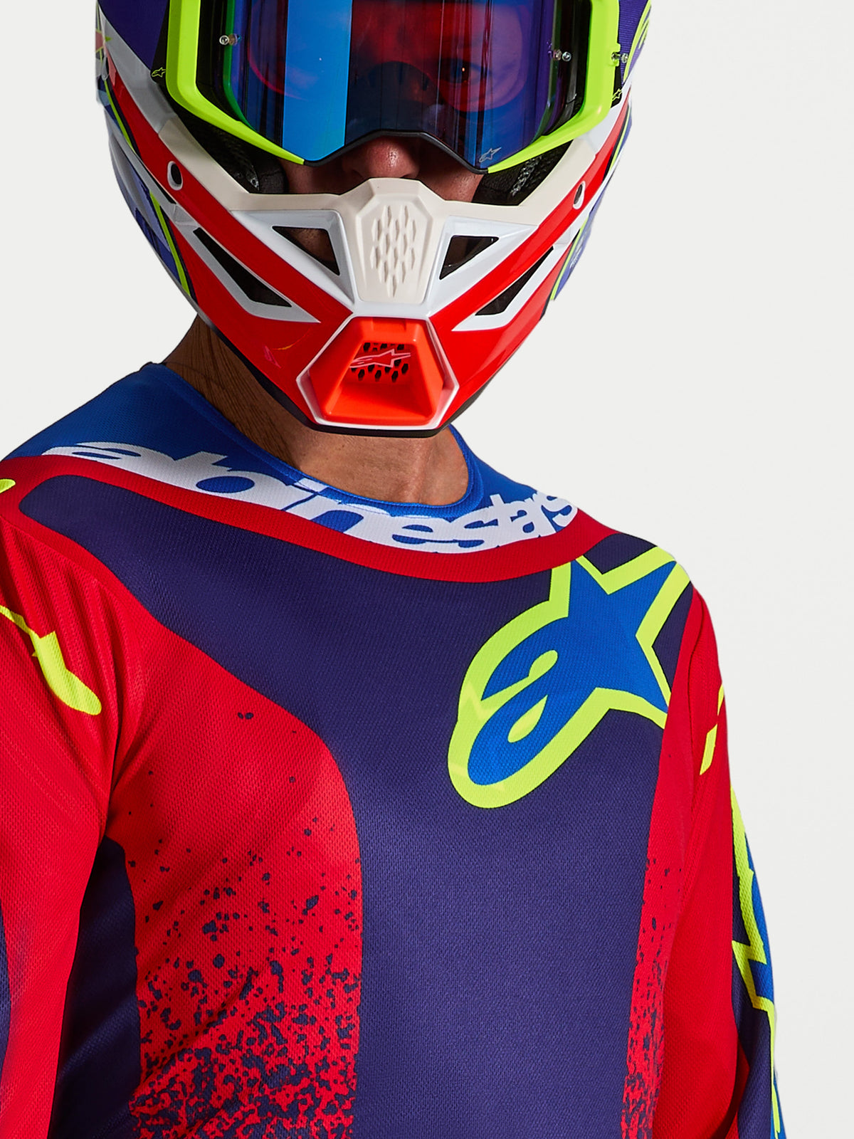 Alpinestars Fluid Drag Trikot, Motocross-Oberteil für Herren in Dunkelblau und Feuerrot, mit Brustlogo und Sportkragen.