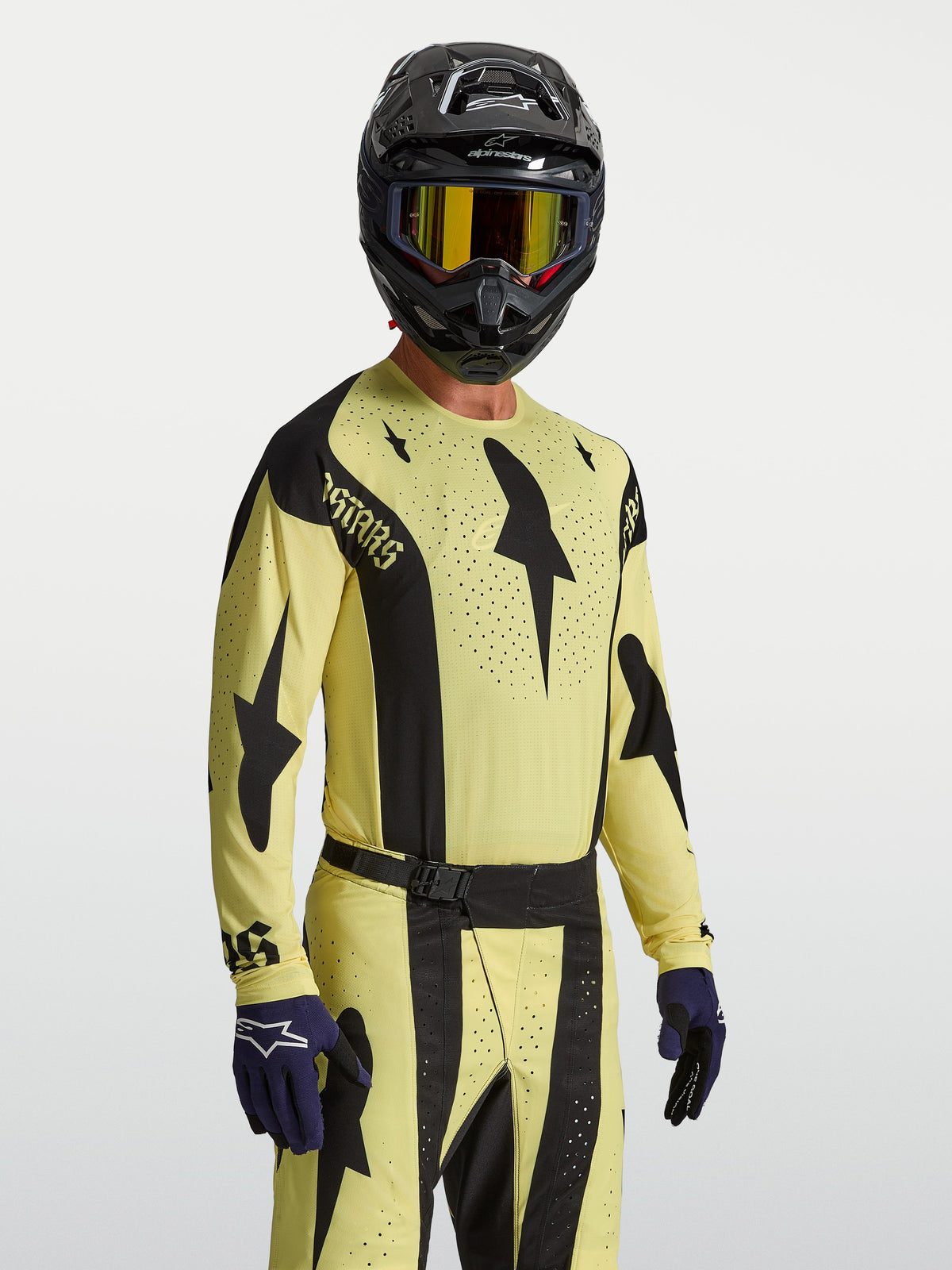 Alpinestars Techstar Atrox Trikot, Motocross-Trikot für Herren in Gelb und Schwarz mit lasergeschnittenen Belüftungsöffnungen und athletischer Rennpassform.